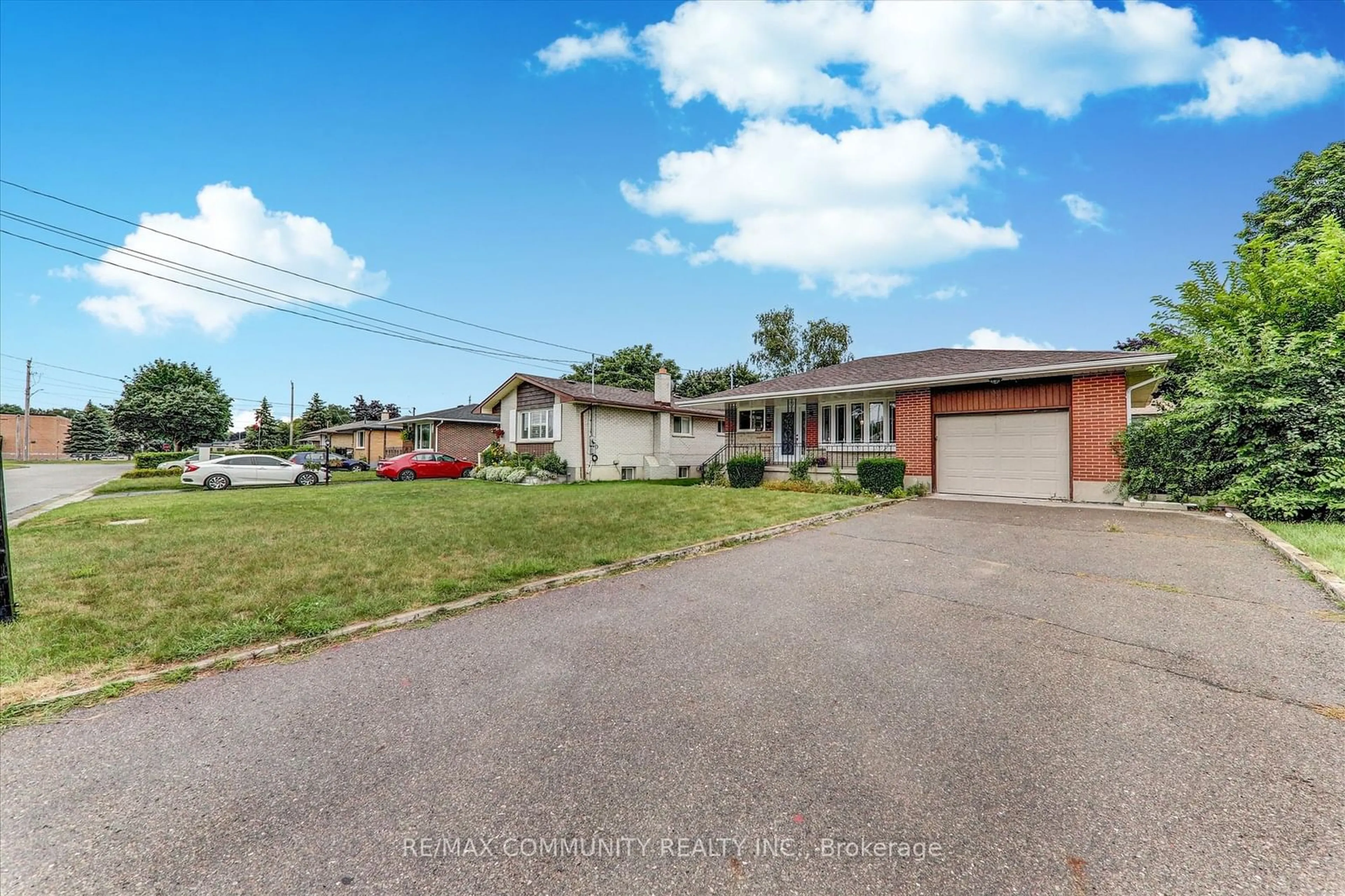 Frontside or backside of a home, the street view for 66 Valdez Crt, Oshawa Ontario L1J 5W9