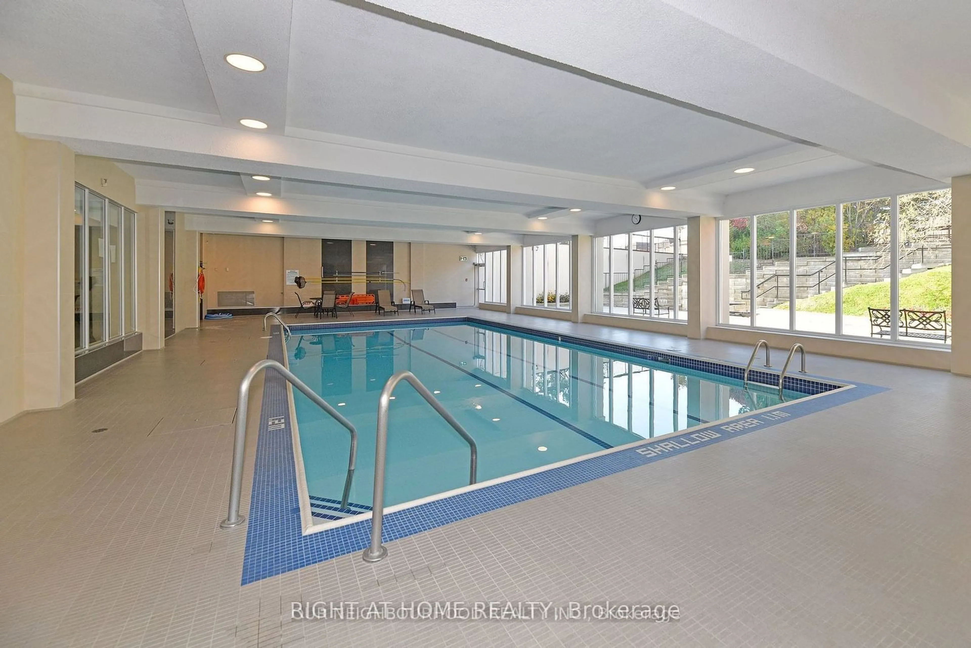 Indoor or outdoor pool for 3131 Bridletowne Circ #Ph5, Toronto Ontario M1W 2S9