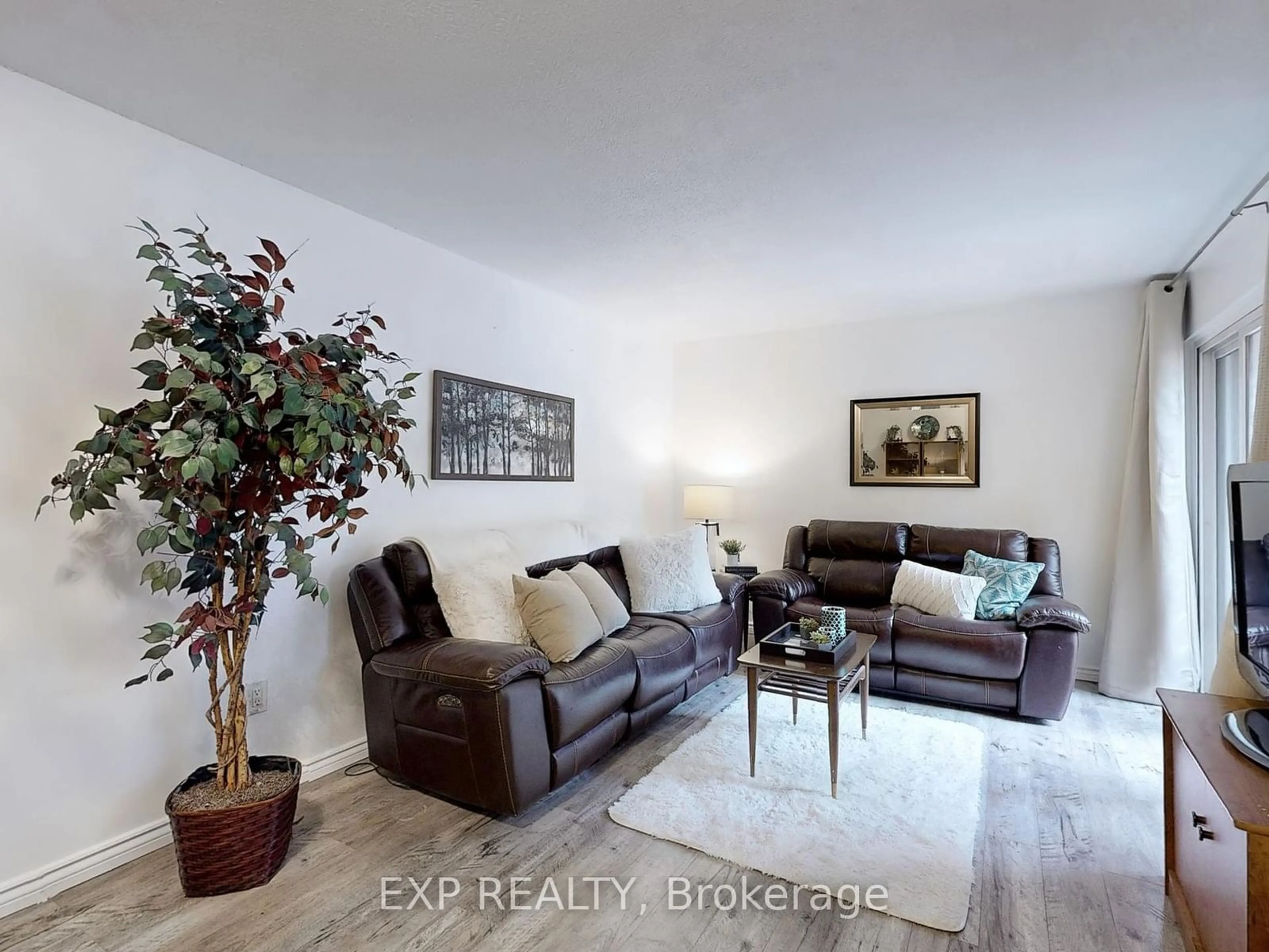 Living room, wood floors for 101 Dovedale Dr #23, Whitby Ontario L1N 1Z7