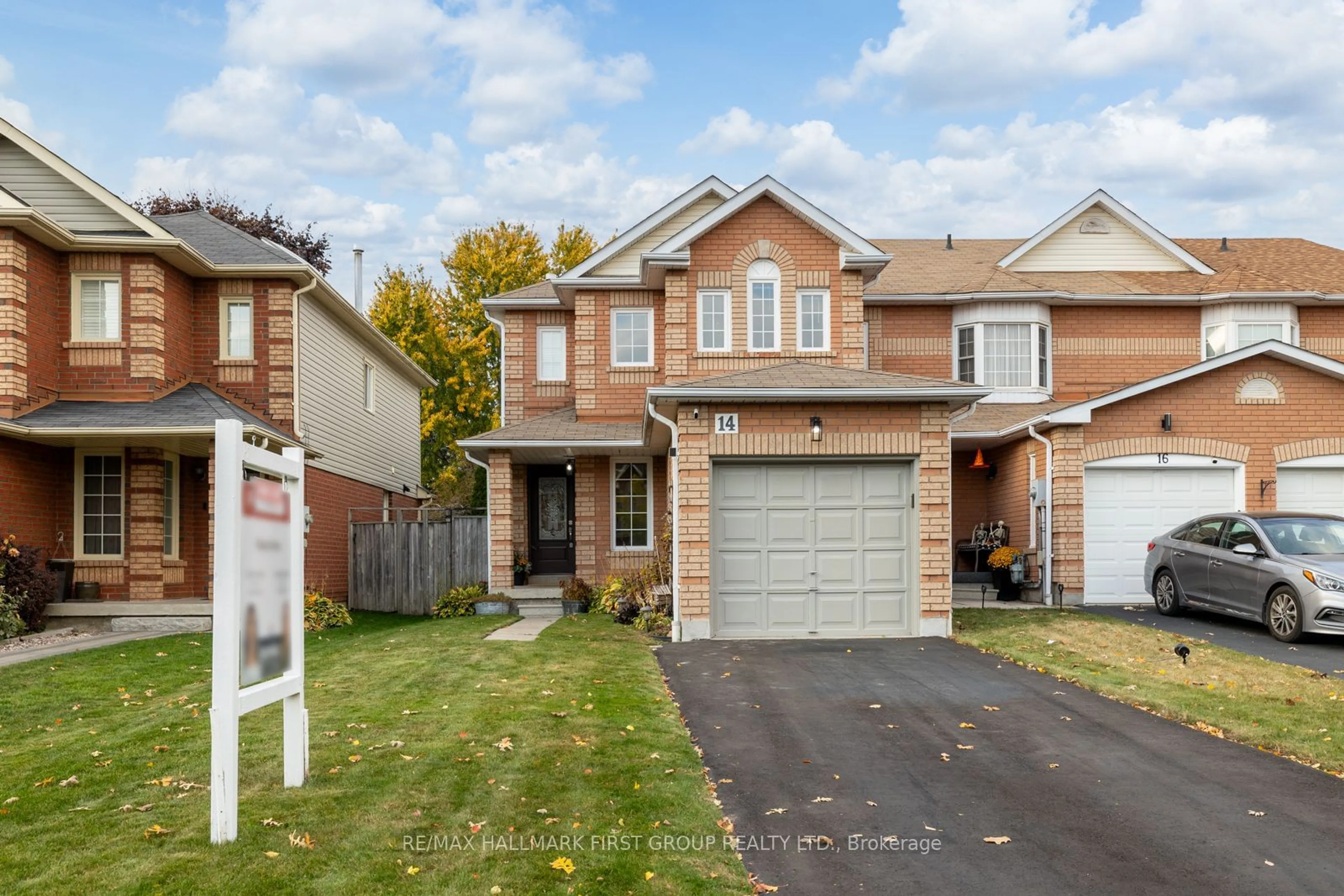 Frontside or backside of a home, cottage for 14 Creekwood Cres, Whitby Ontario L1R 2K3