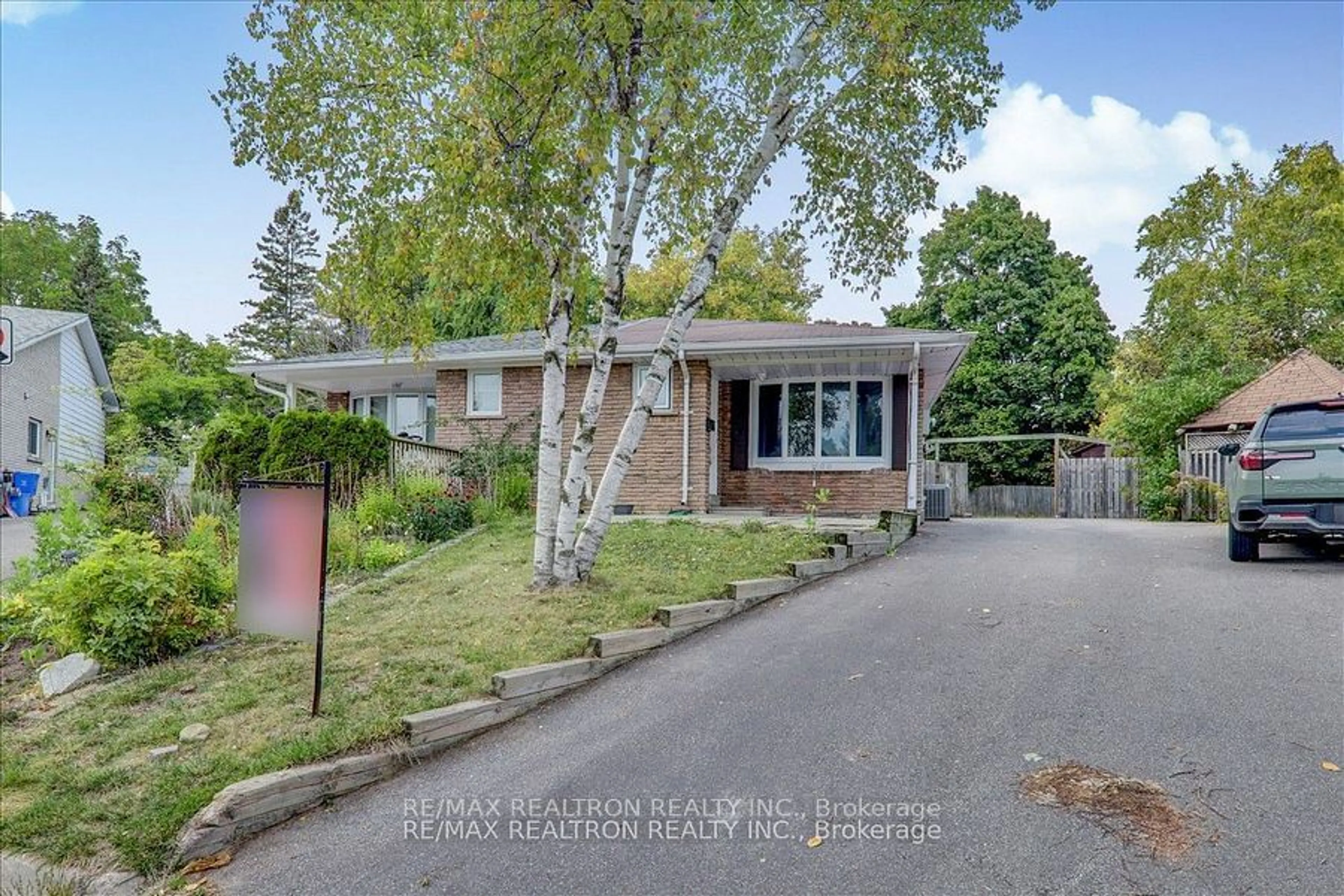 A pic from exterior of the house or condo, the street view for 1108 Valley Crt, Oshawa Ontario L1J 3M5