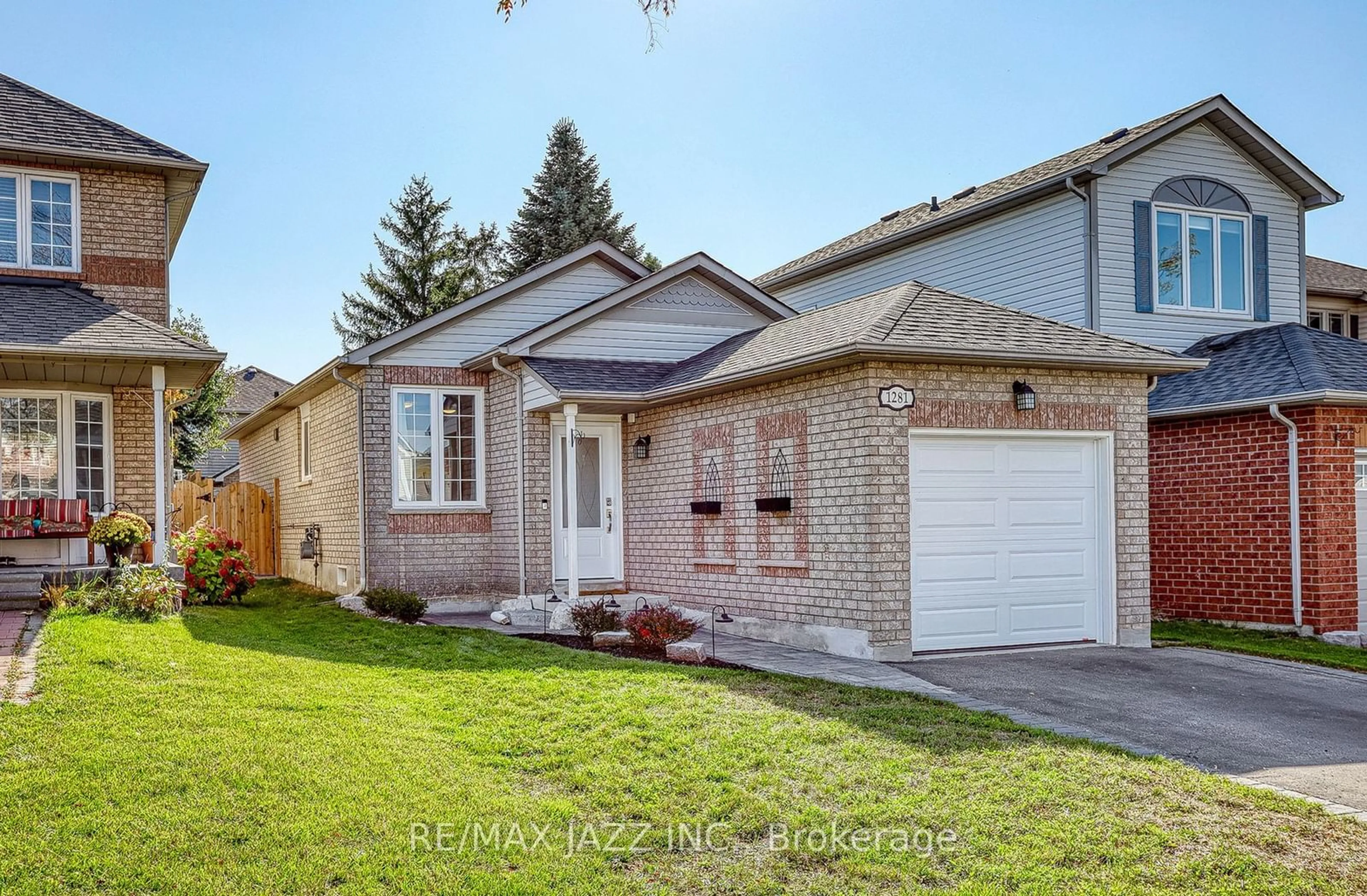 Frontside or backside of a home, the street view for 1281 Dartmoor St, Oshawa Ontario L1K 2M7