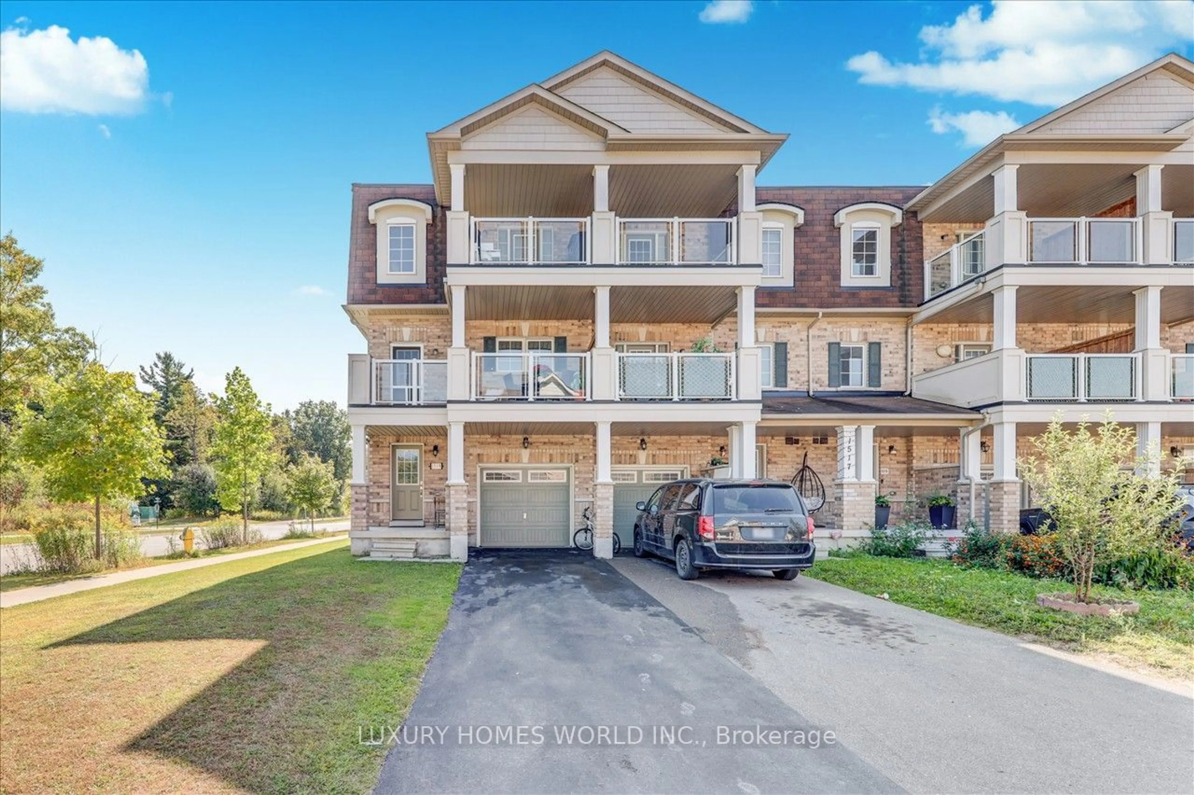 A pic from exterior of the house or condo, the street view for 1519 Spinnaker Mews, Pickering Ontario L1X 0C8