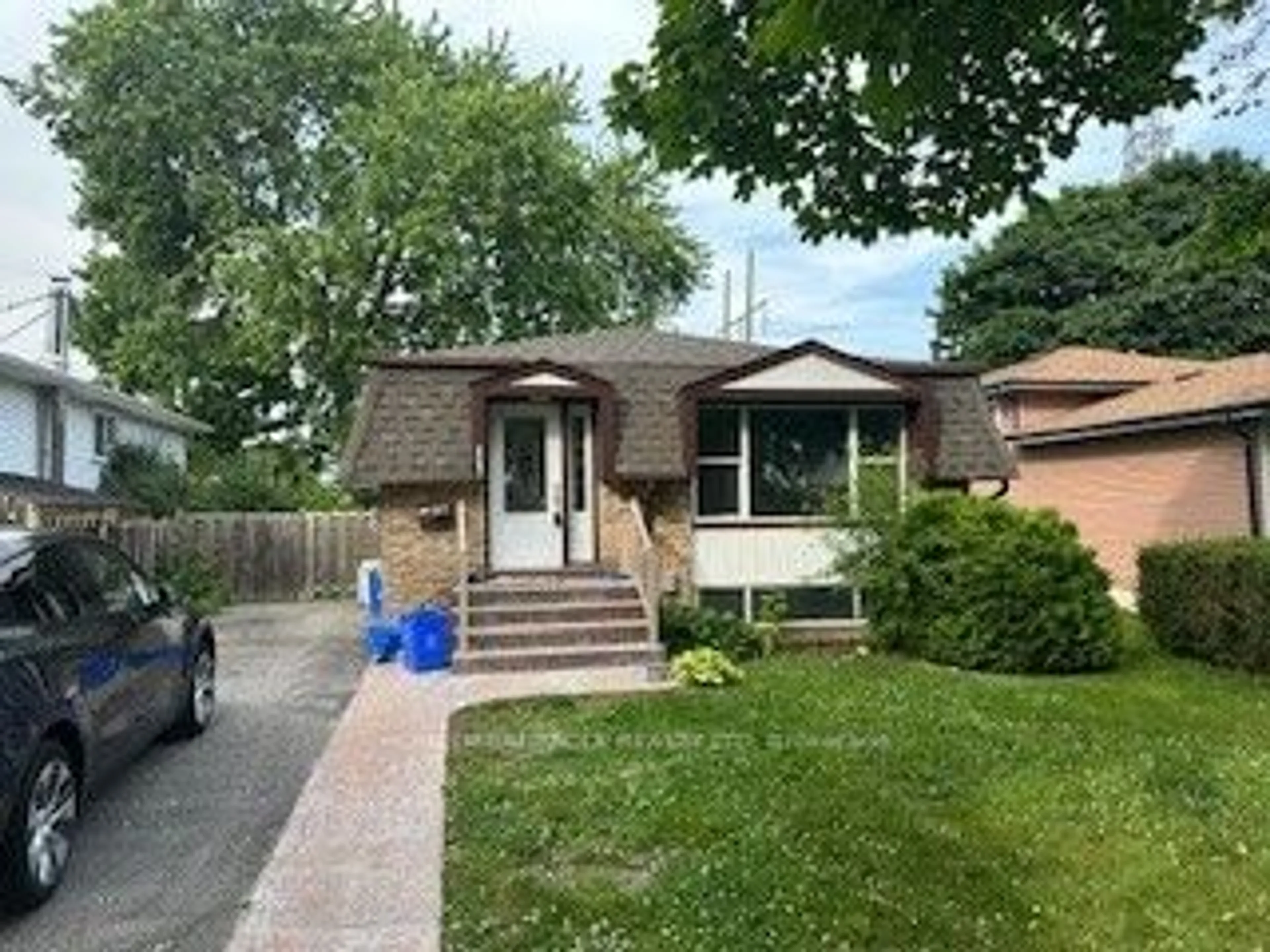 Frontside or backside of a home, cottage for 1379 Everglades Dr, Oshawa Ontario L1K 1J7