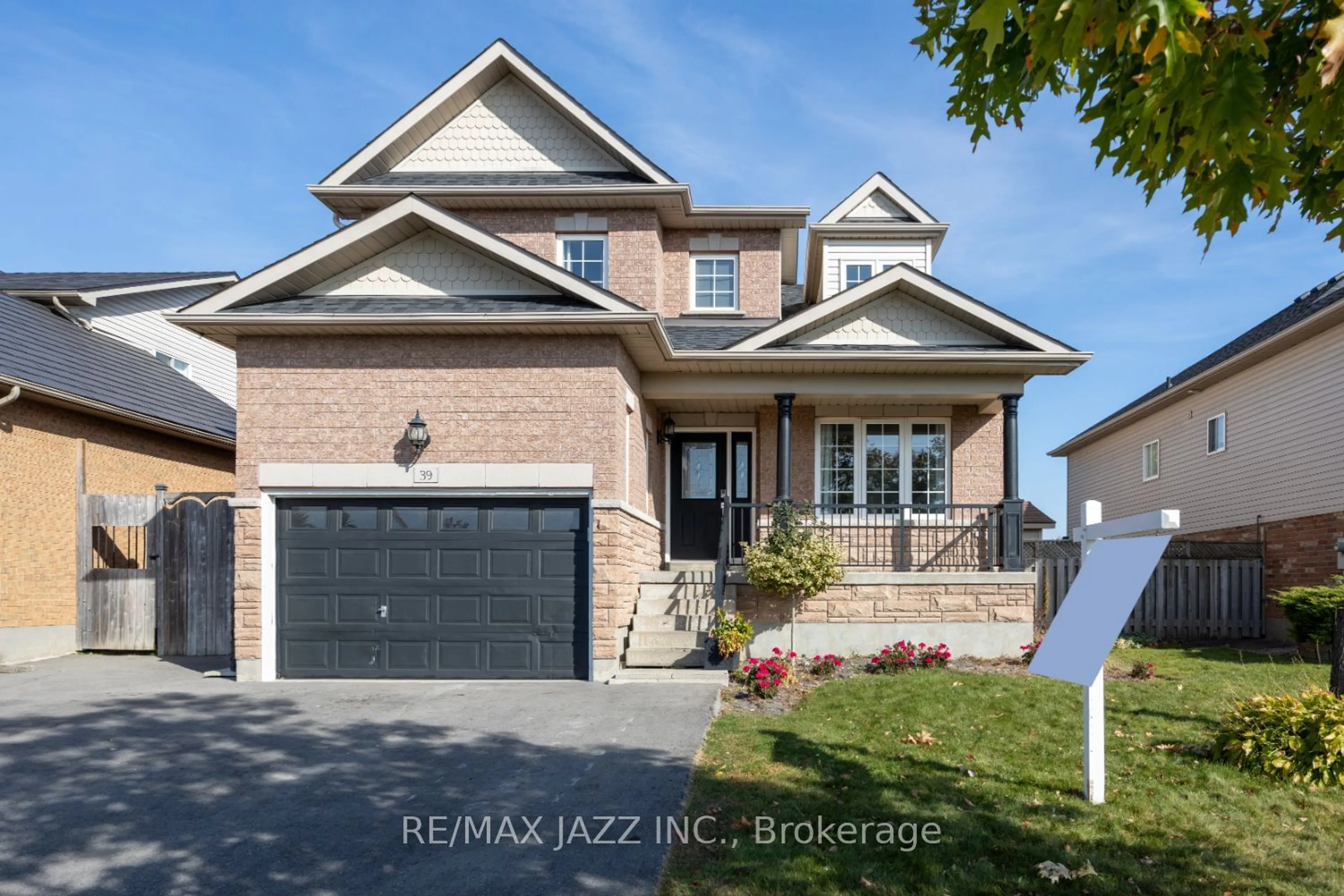 Home with brick exterior material for 39 Argent St, Clarington Ontario L1C 5K8