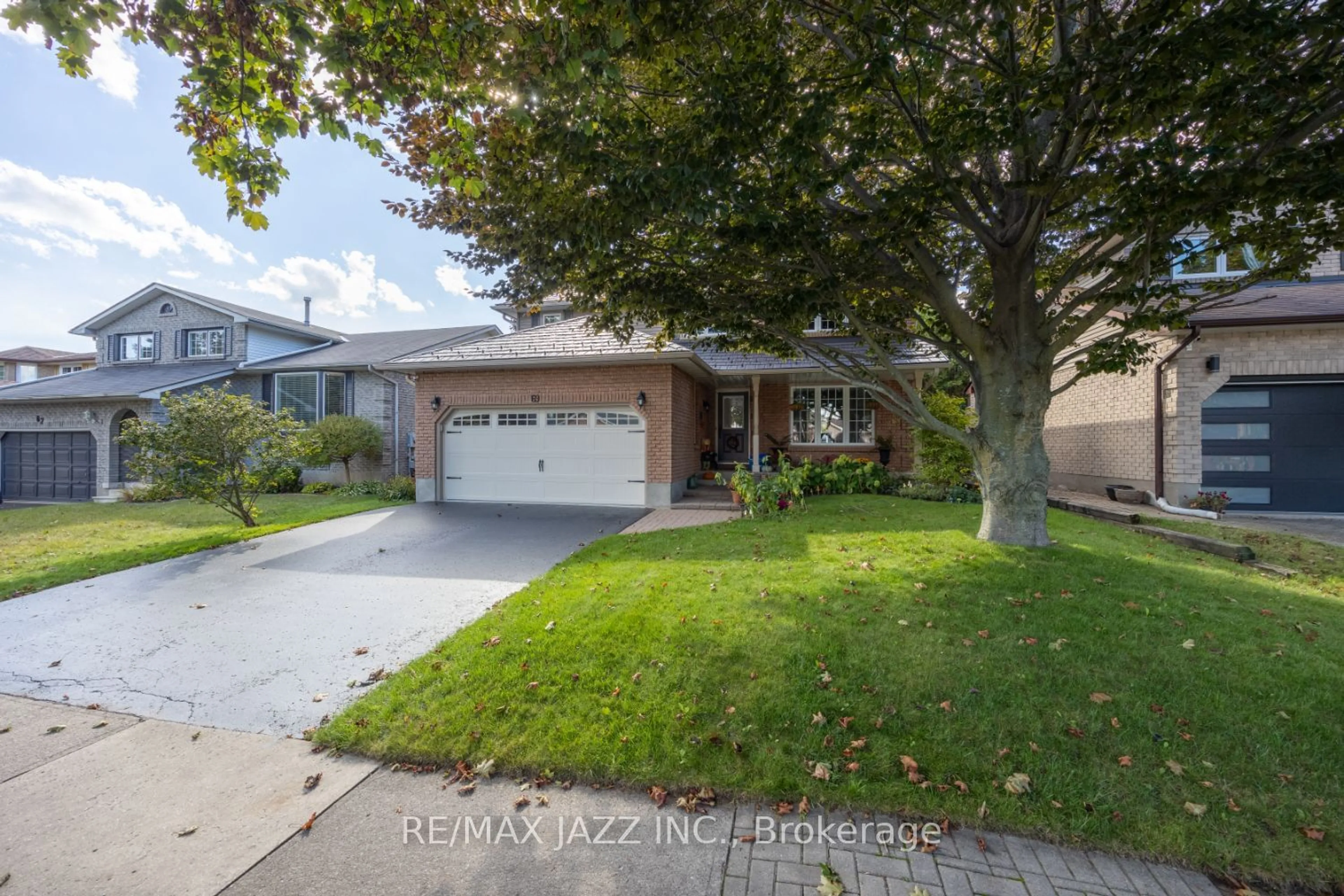 Frontside or backside of a home, the street view for 69 Foxhunt Tr, Clarington Ontario L1E 1E4