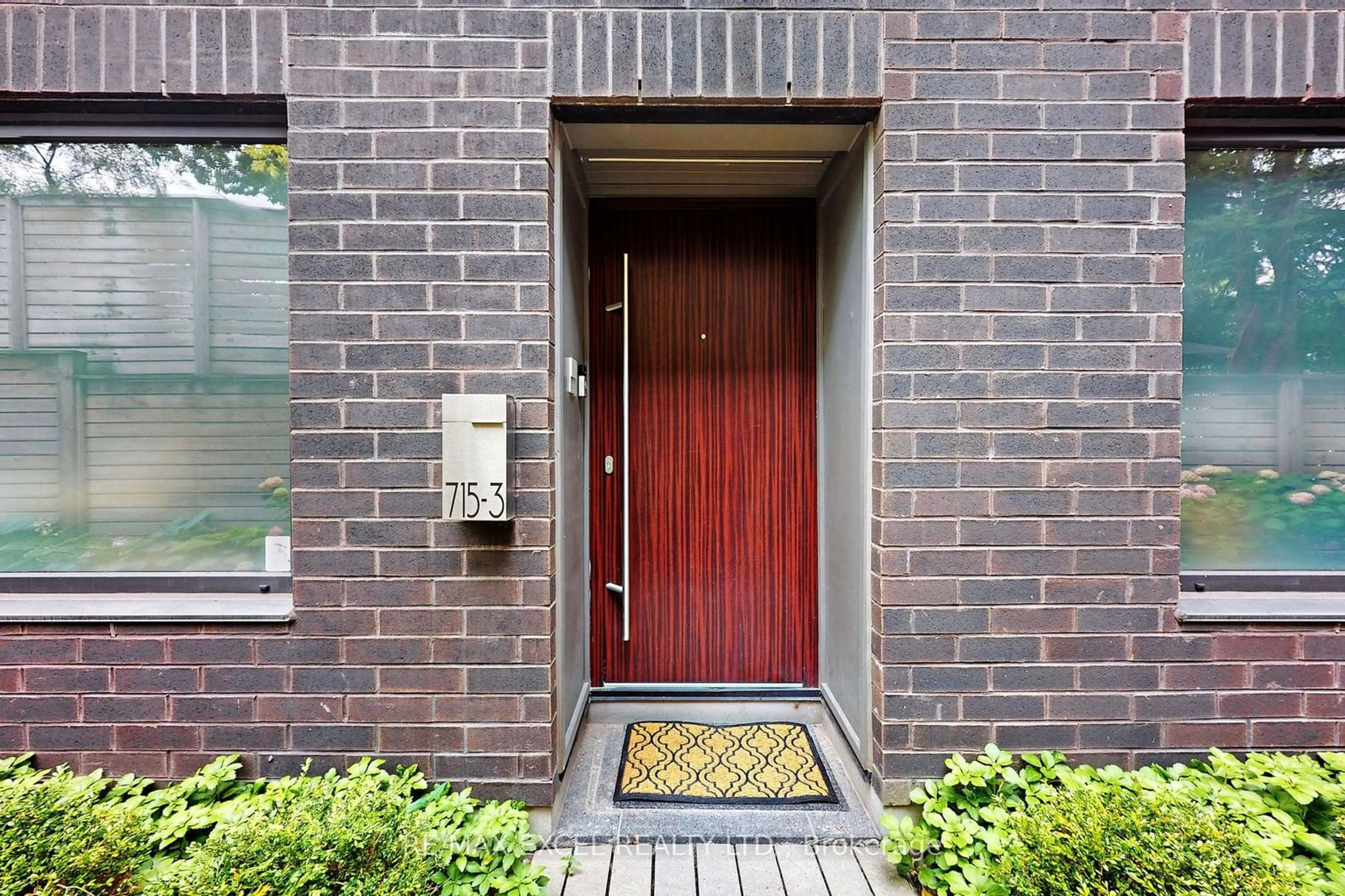 Indoor entryway, wood floors for 715 Kingston Rd #3, Toronto Ontario M4E 1R8