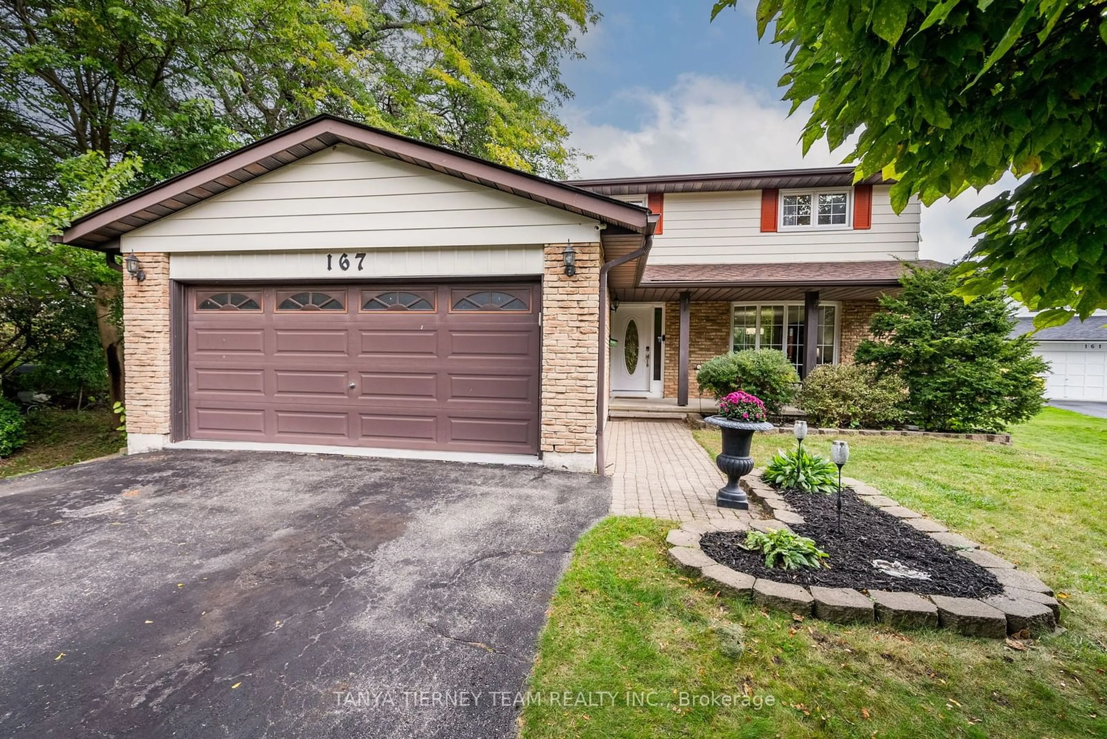 Home with brick exterior material for 167 Woodlane Crt, Oshawa Ontario L1G 6Y5