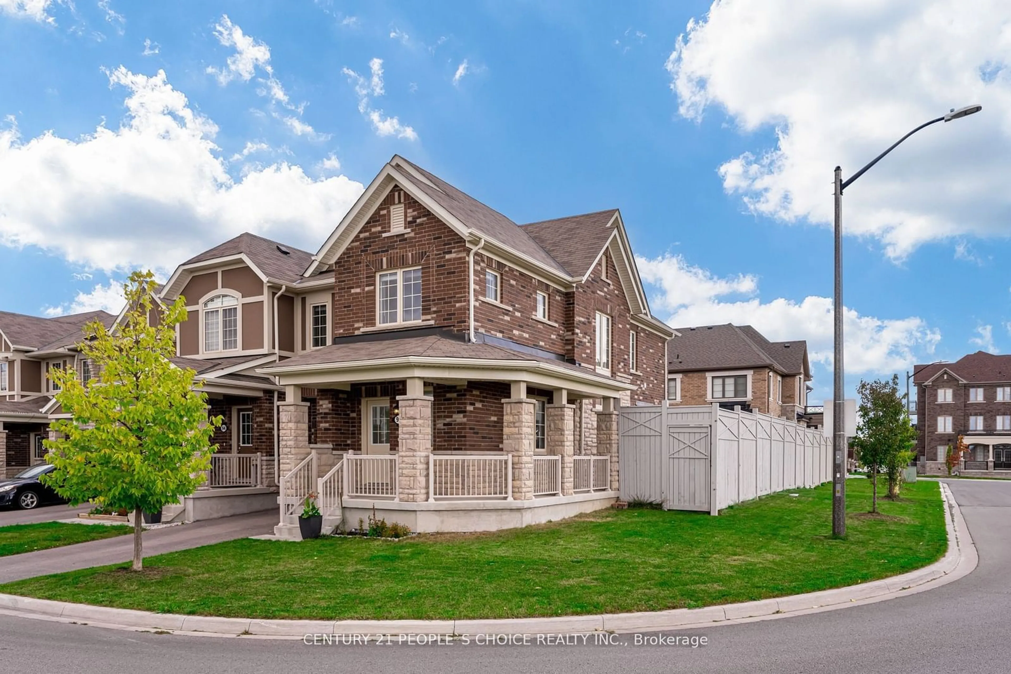 A pic from exterior of the house or condo, the street view for 92 Coho Dr, Whitby Ontario L1P 0E6