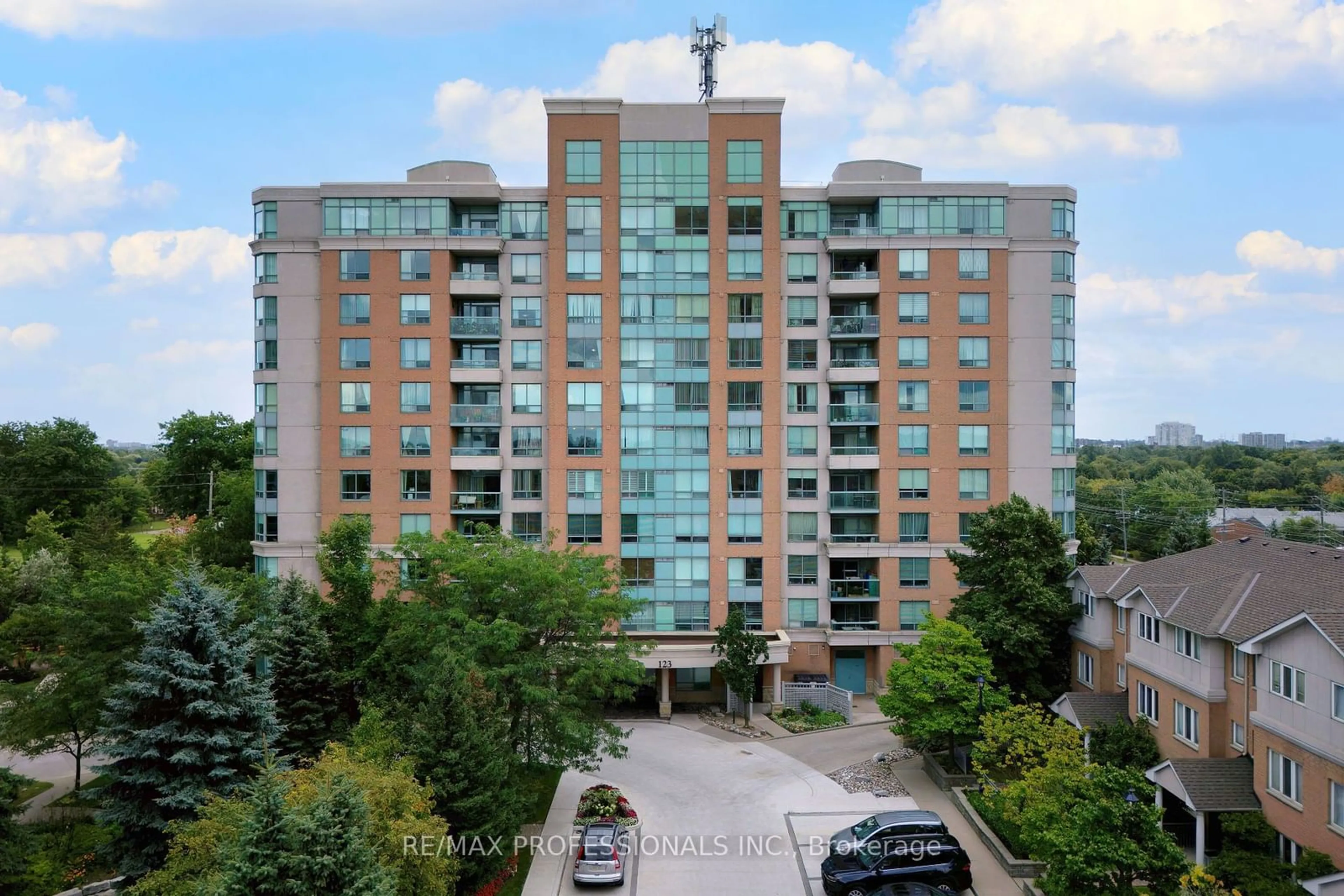 A pic from exterior of the house or condo, the front or back of building for 123 Omni Dr #PH71, Toronto Ontario M1P 5A8