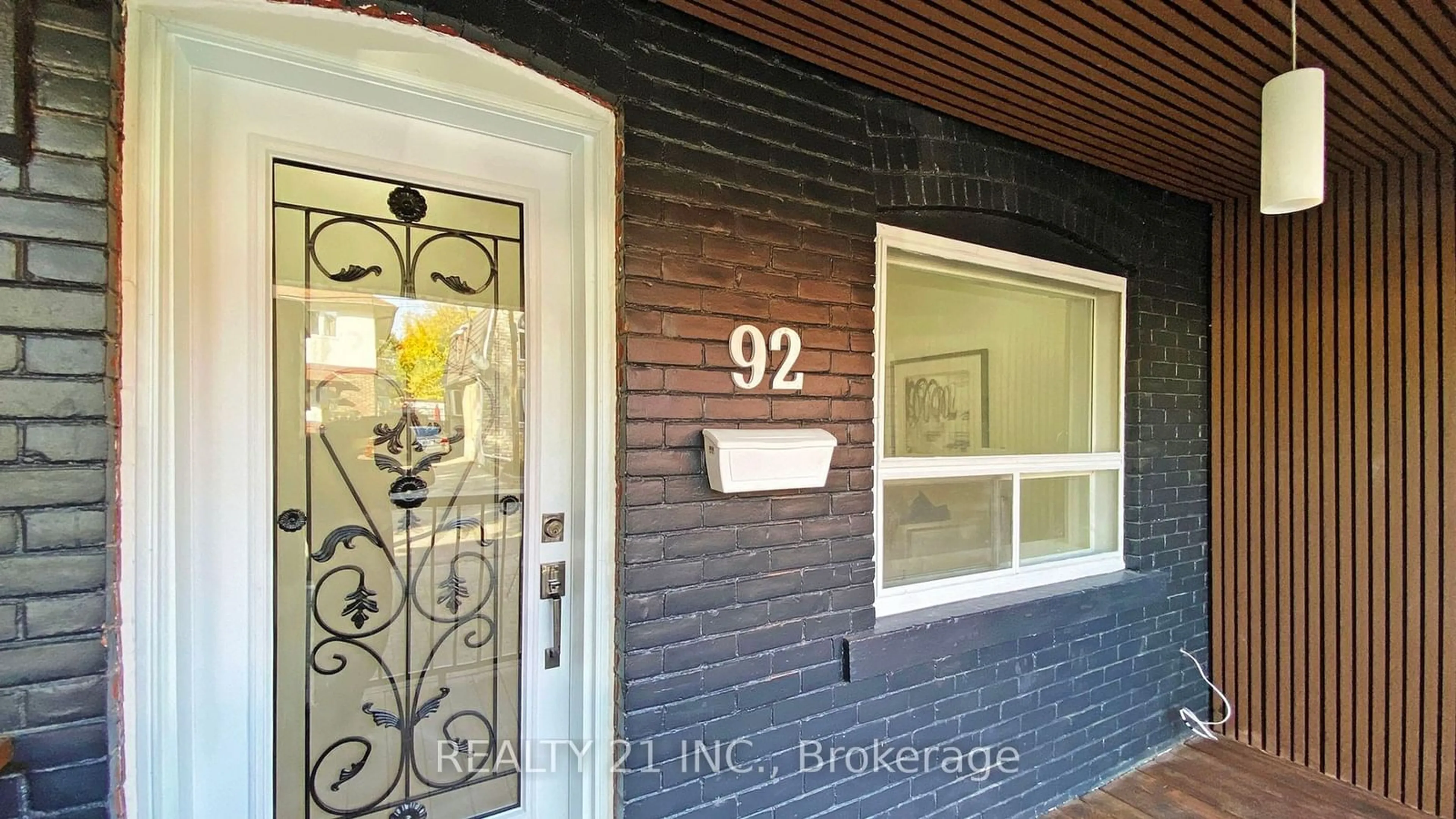 Indoor entryway, wood floors for 92 King Edward Ave, Toronto Ontario M4C 5J6