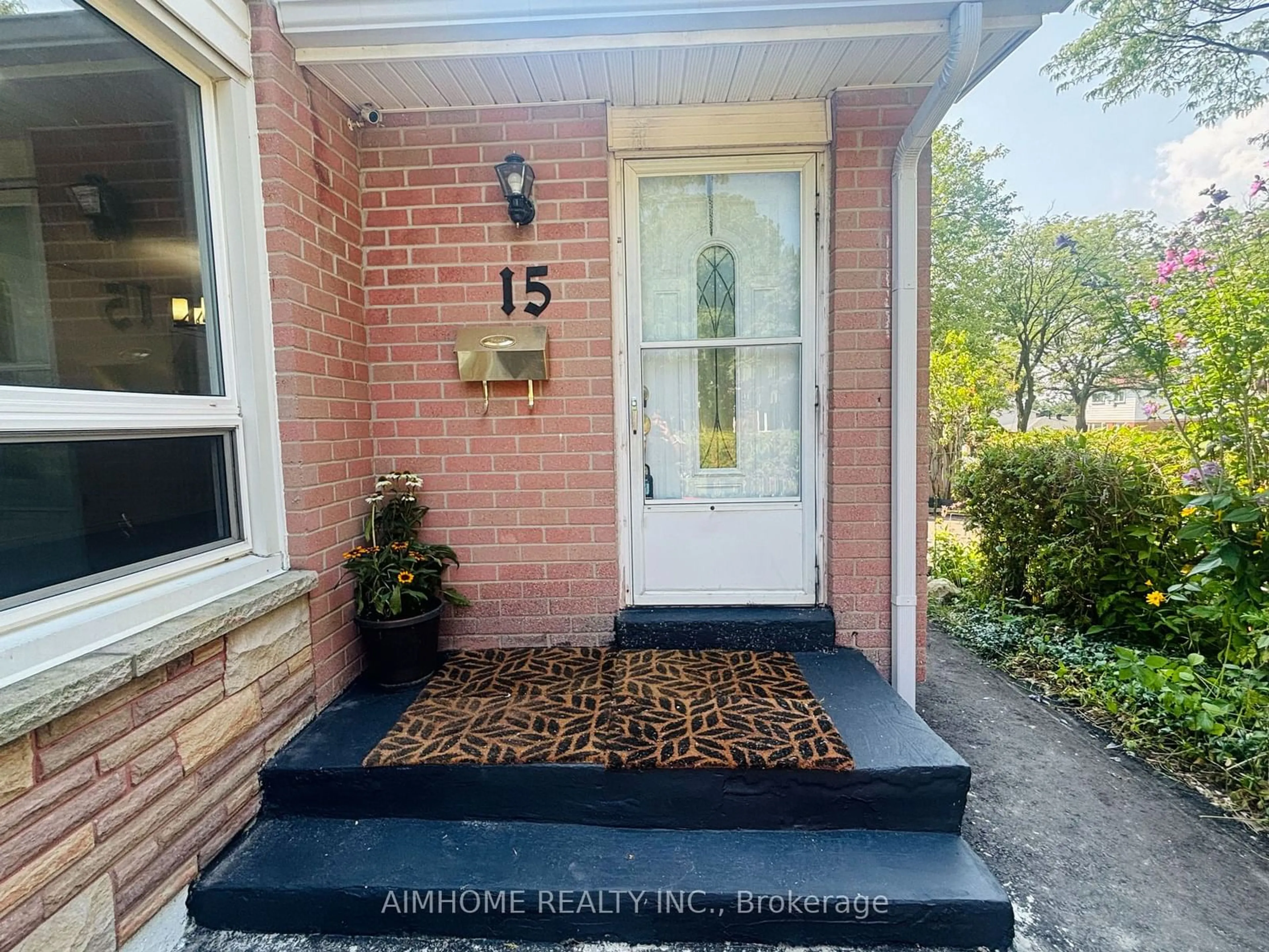 Indoor entryway, cement floor for 15 Lighthall Cres, Toronto Ontario M1B 1V4