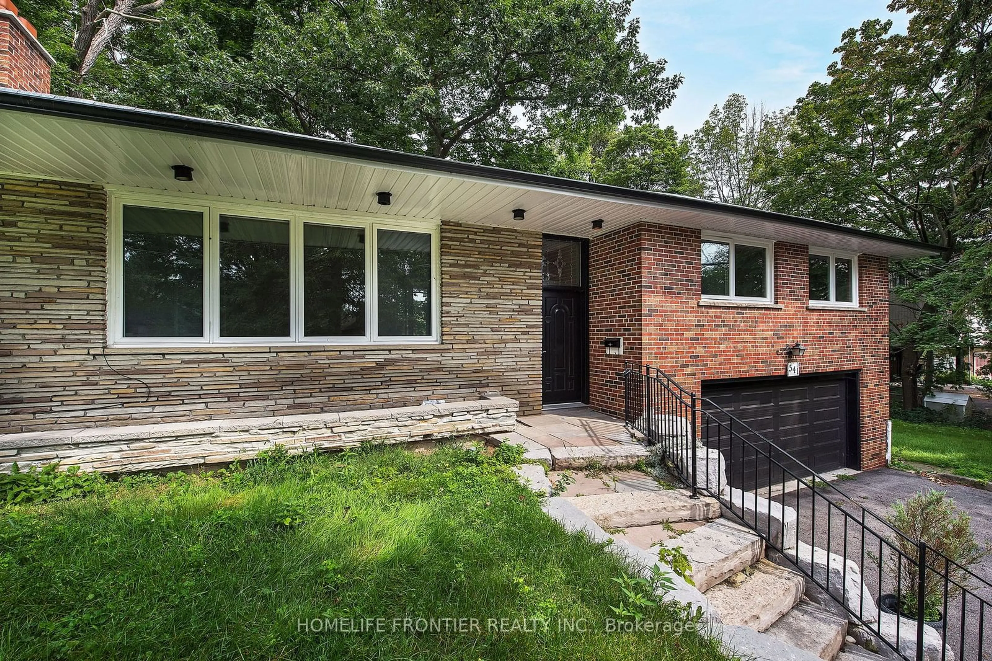 Home with brick exterior material for 541 Rouge Hills Dr, Toronto Ontario M1C 2Z9