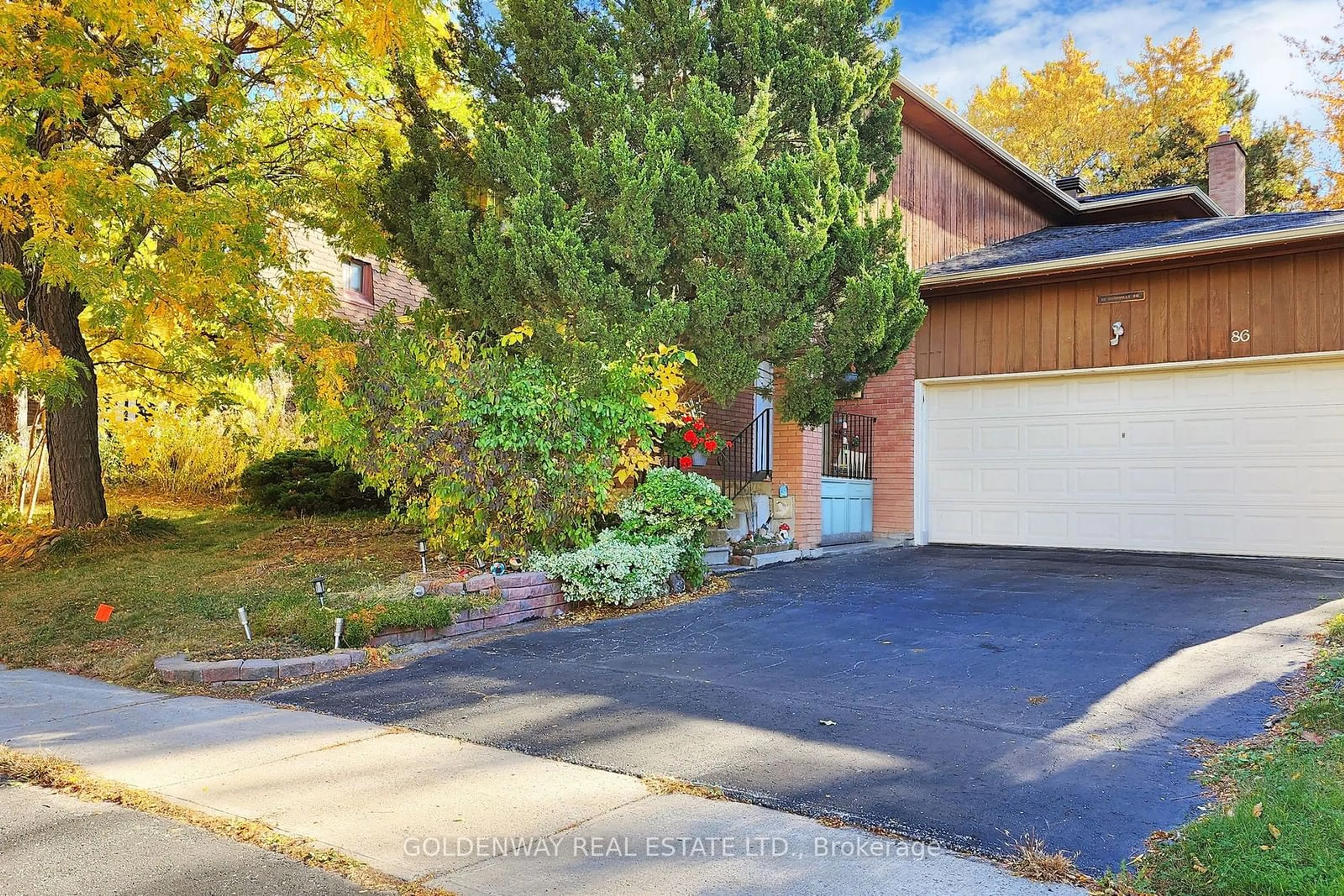 A pic from exterior of the house or condo, the street view for 86 Bushmills Sq, Toronto Ontario M1V 1J4