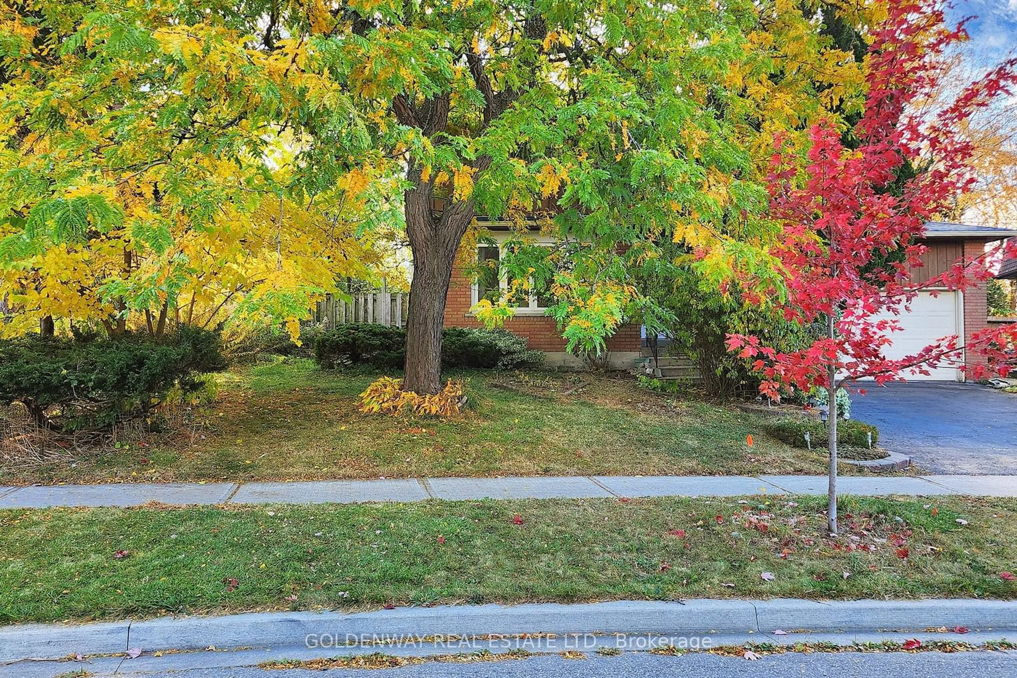 A pic from exterior of the house or condo, the street view for 86 Bushmills Sq, Toronto Ontario M1V 1J4