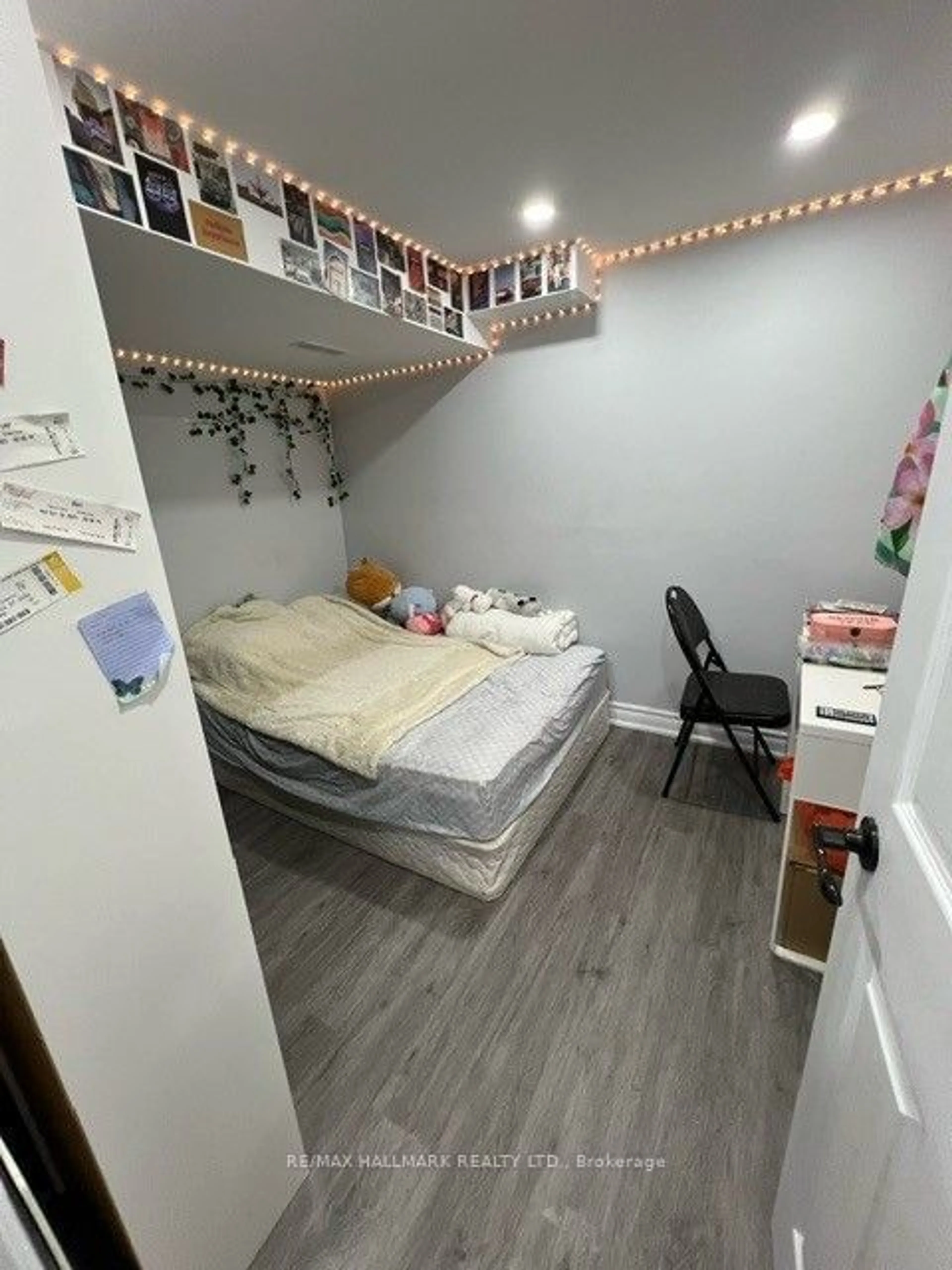 A pic of a room, unknown floor for 49 Halfmoon Sq, Toronto Ontario M1C 3V4