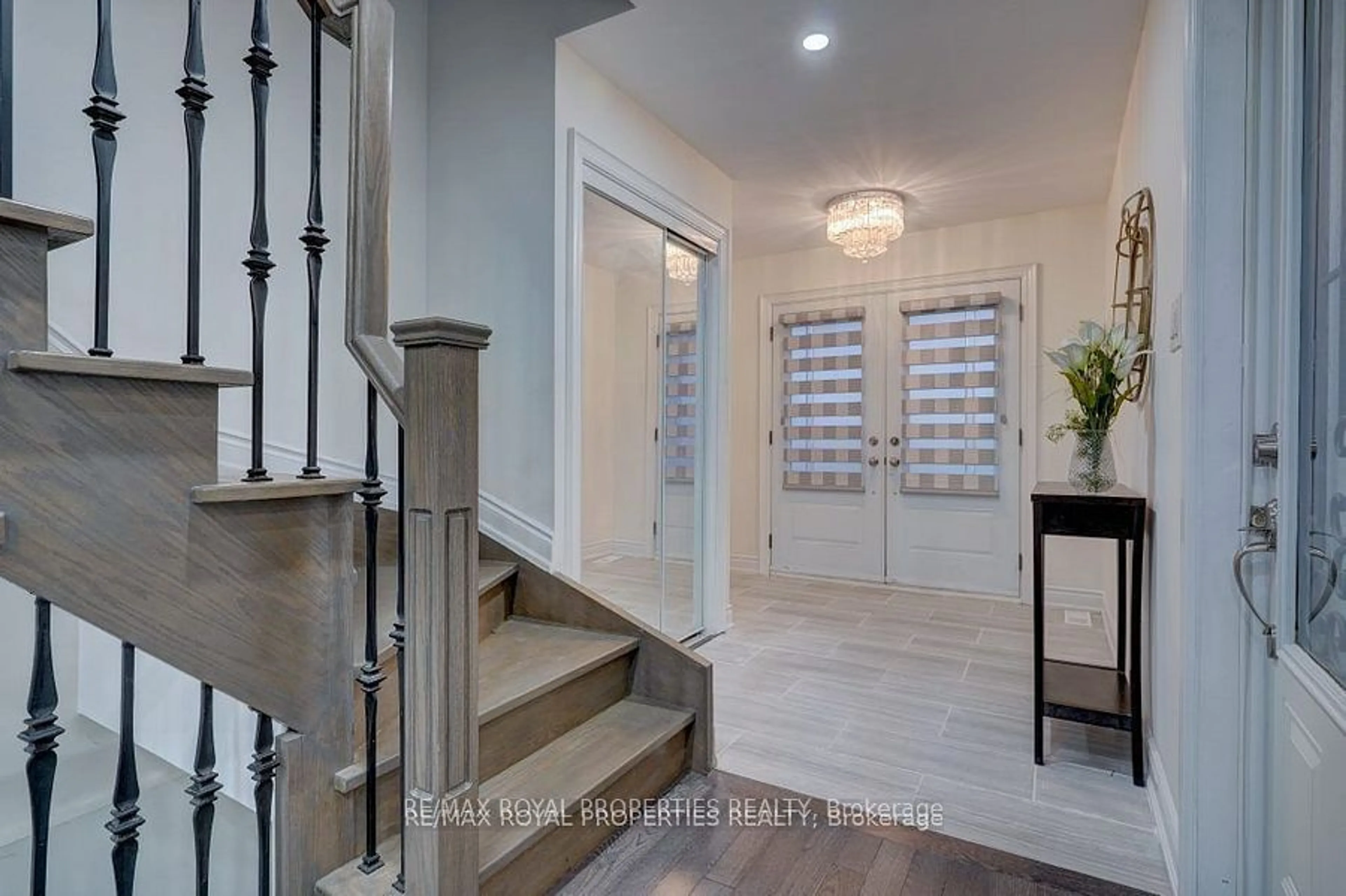 Indoor entryway, wood floors for 434 Pharmacy Ave, Toronto Ontario M1L 3G6