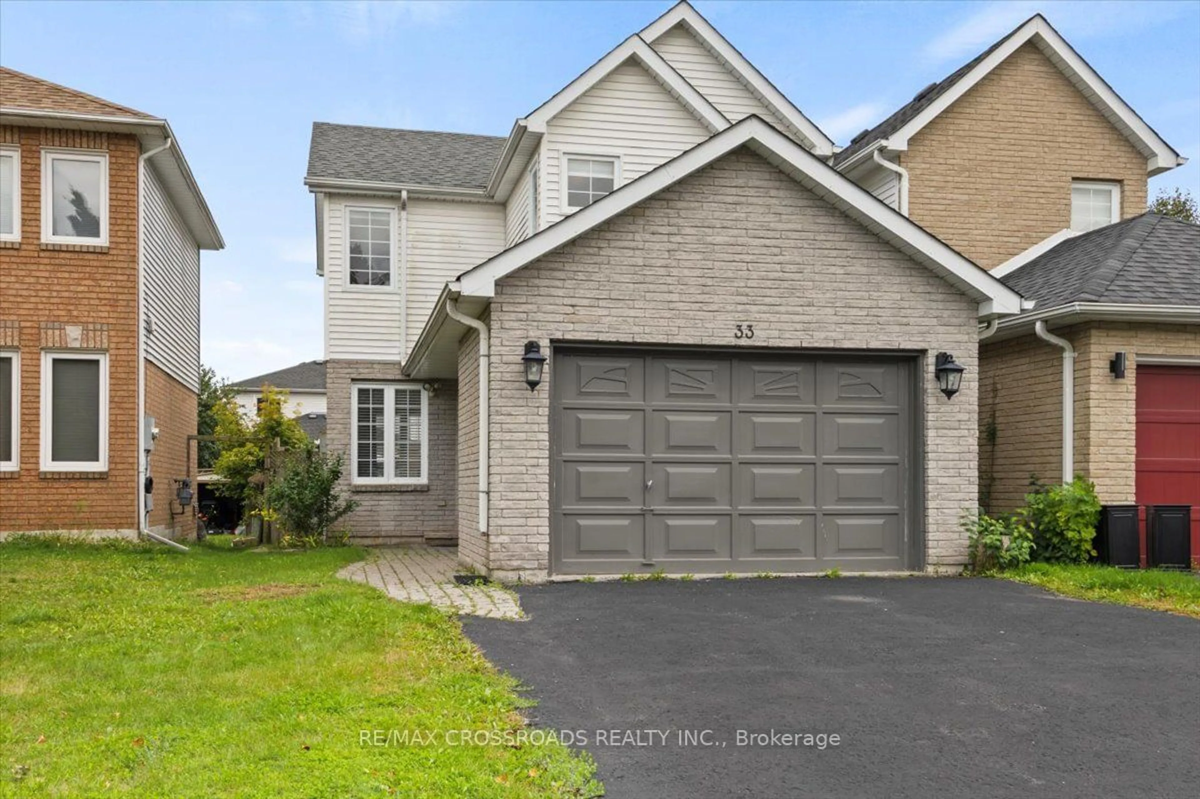 Frontside or backside of a home, cottage for 33 John Walter Cres, Clarington Ontario L1E 2W6