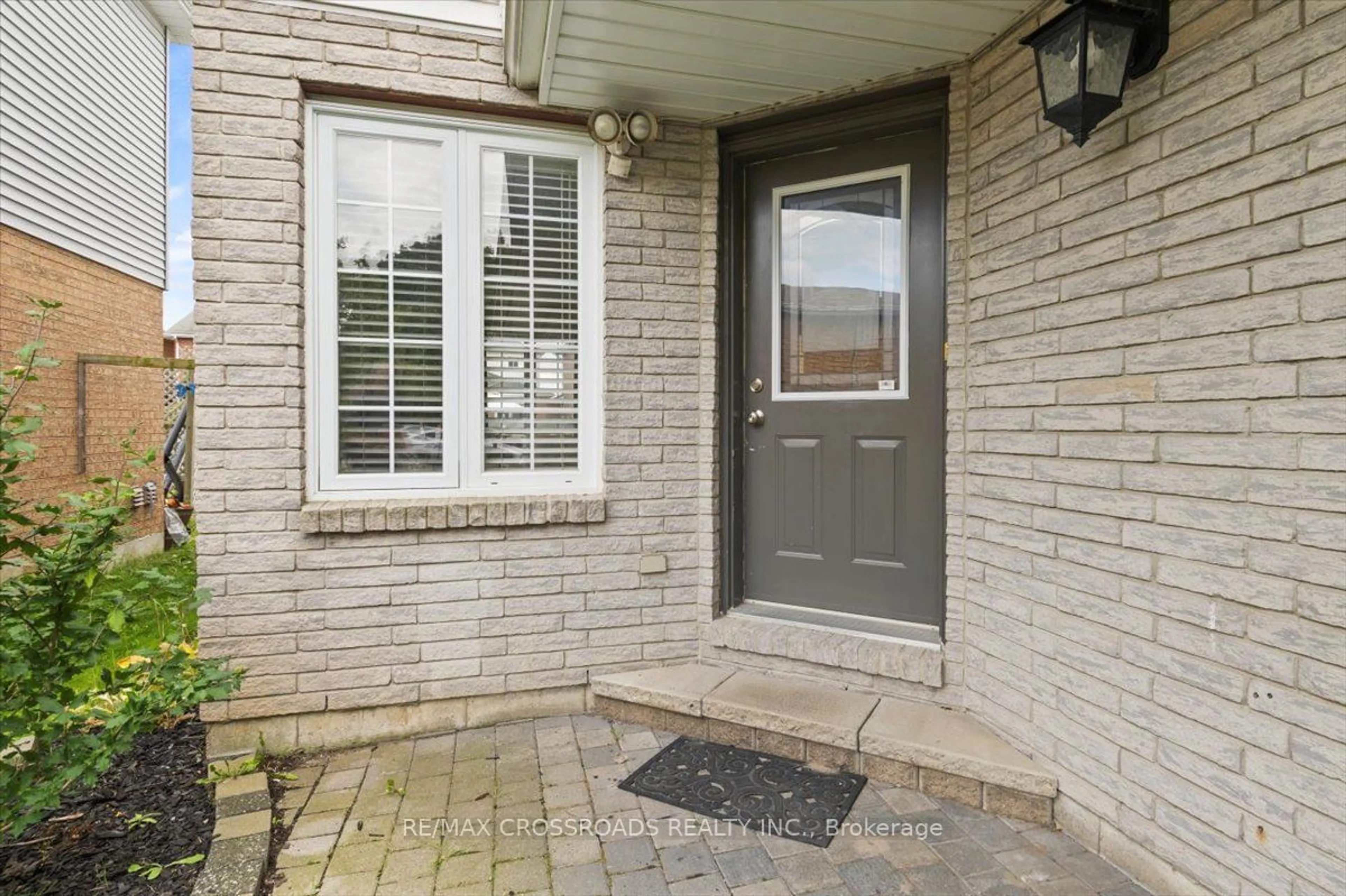 Indoor entryway, cement floor for 33 John Walter Cres, Clarington Ontario L1E 2W6