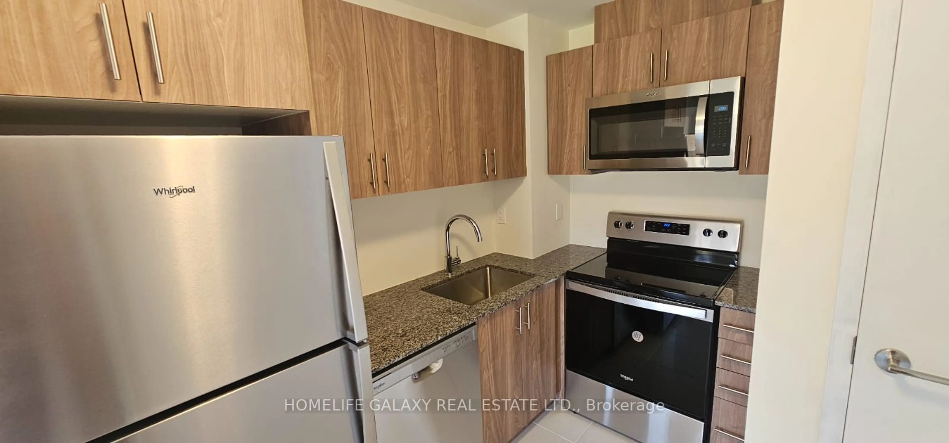 Standard kitchen for 245 McLevin Ave #3, Toronto Ontario M1B 1E8