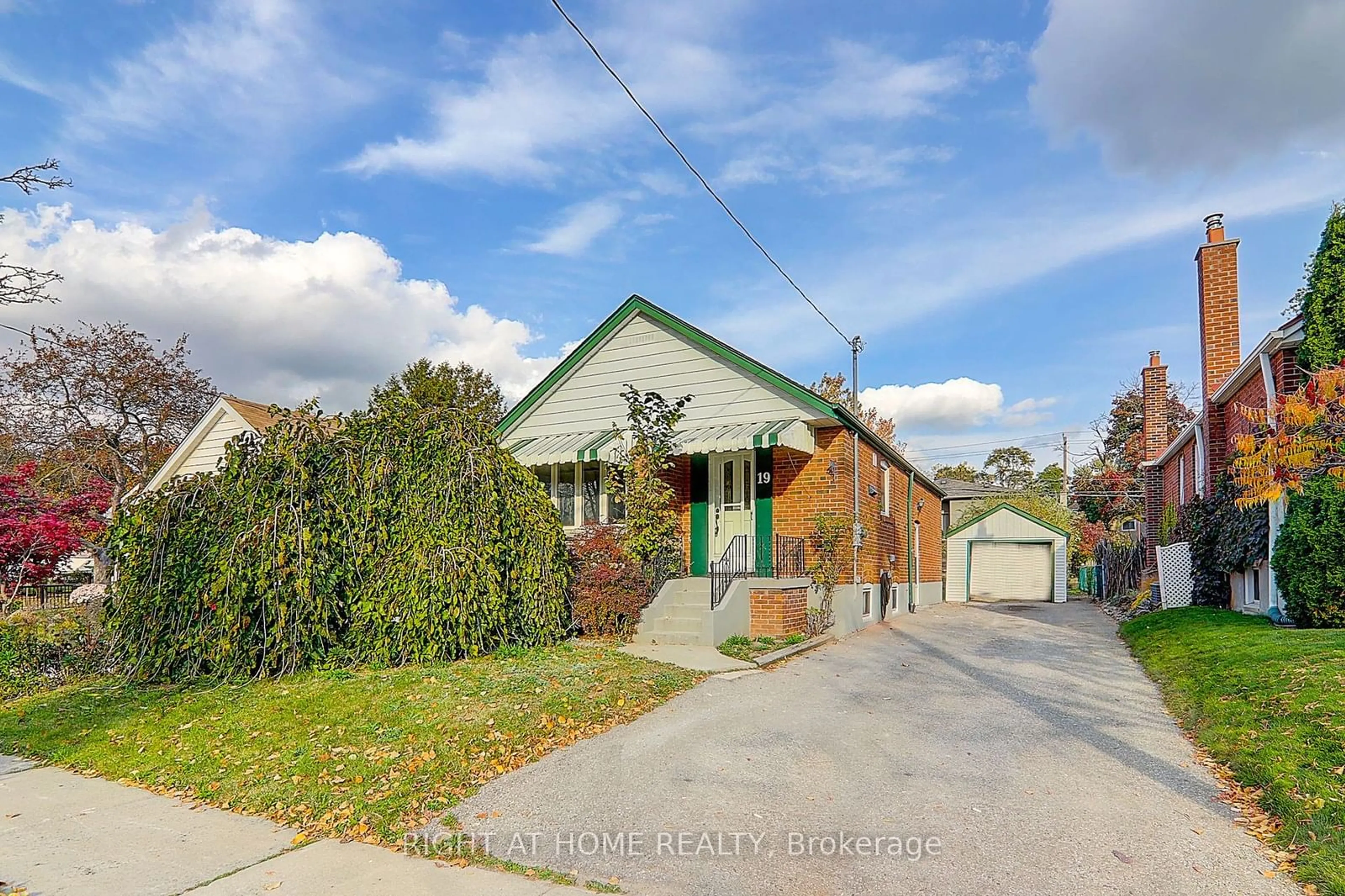 Frontside or backside of a home, the street view for 19 Stellarton Rd, Toronto Ontario M1L 3C6