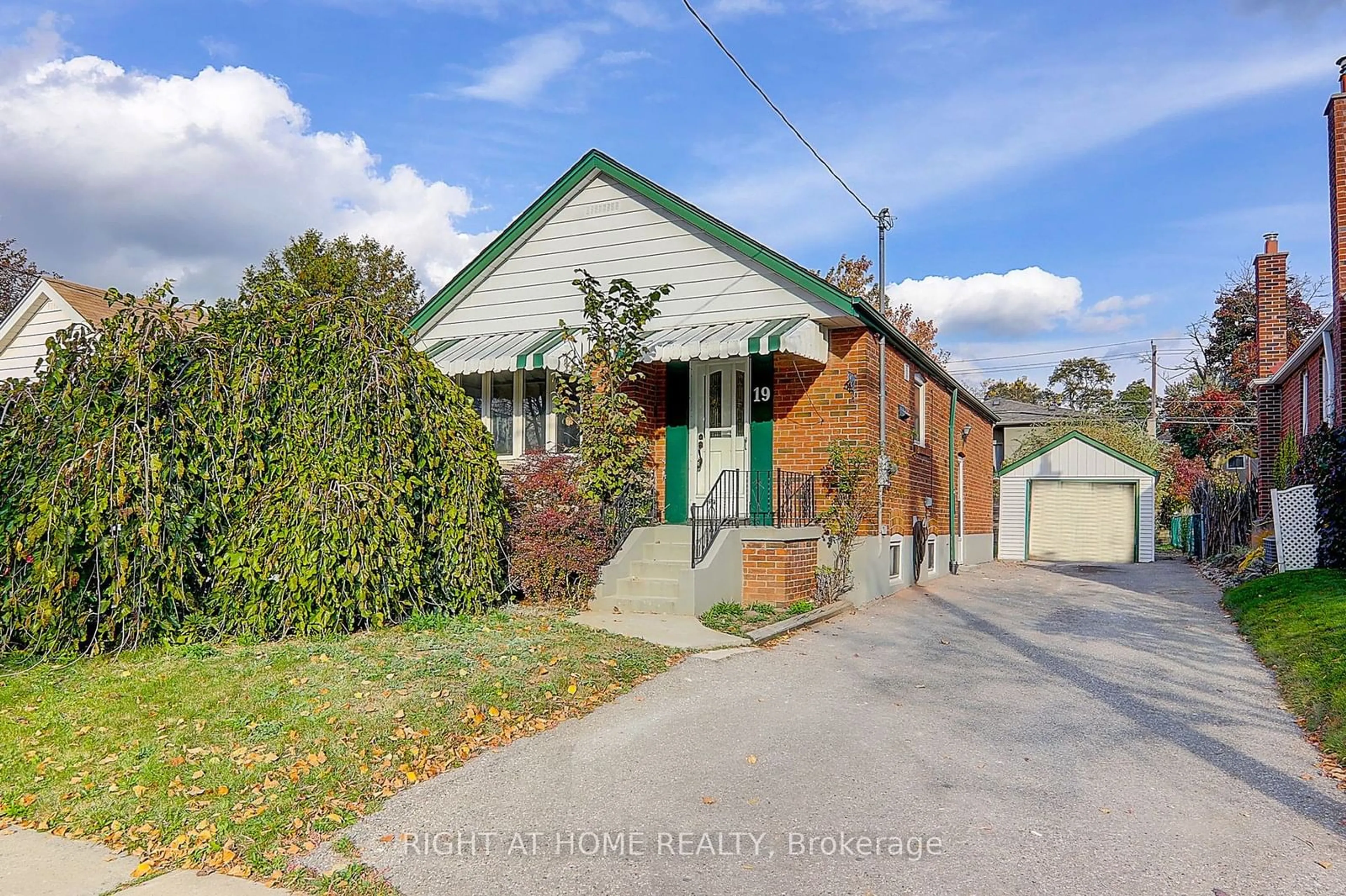 Frontside or backside of a home, cottage for 19 Stellarton Rd, Toronto Ontario M1L 3C6