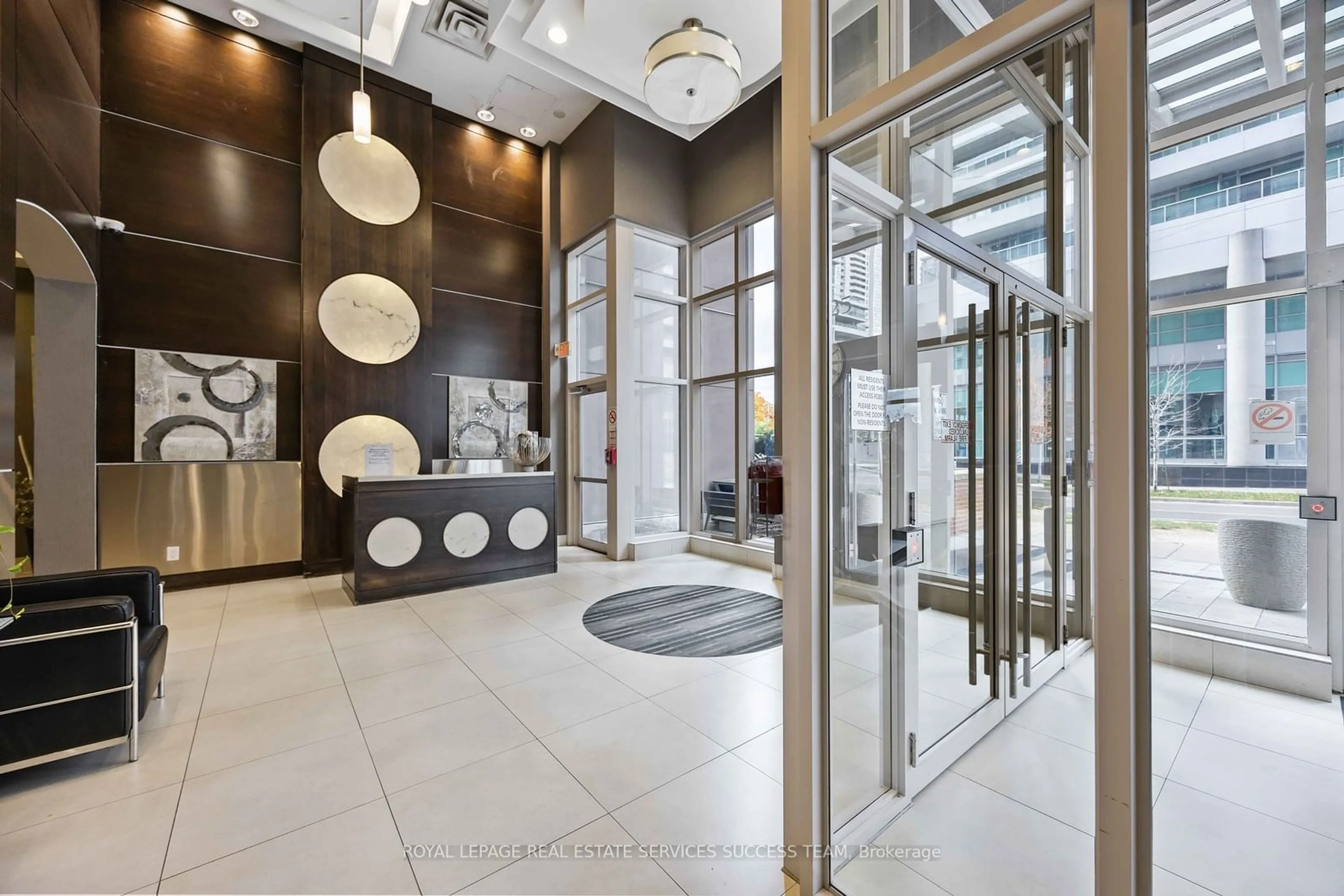 Indoor lobby, ceramic floors for 25 Town Centre Crt #1205, Toronto Ontario M1P 0B4