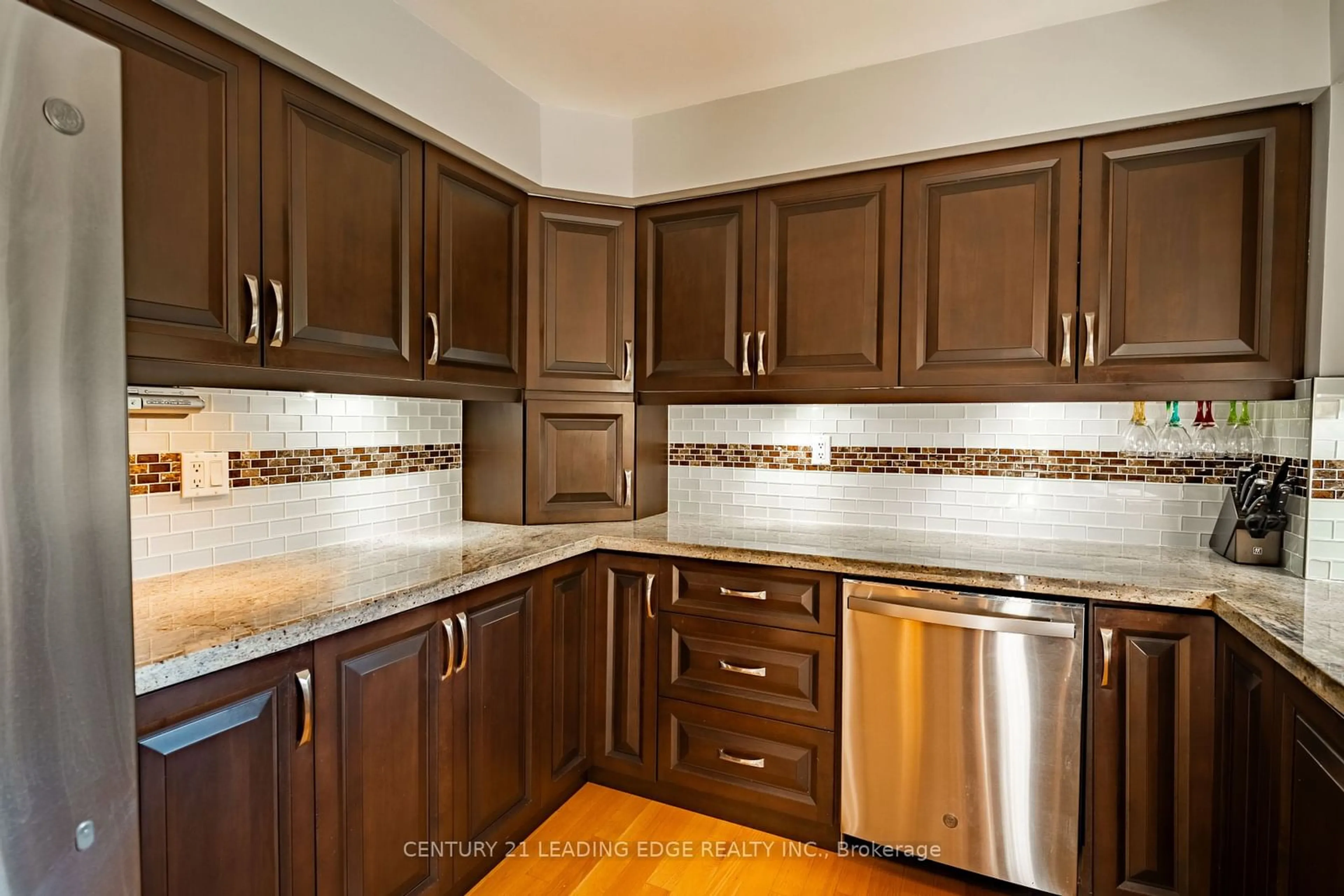 Contemporary kitchen, wood floors, mountain for 25 CARDWELL Ave #21, Toronto Ontario M1S 4Y8