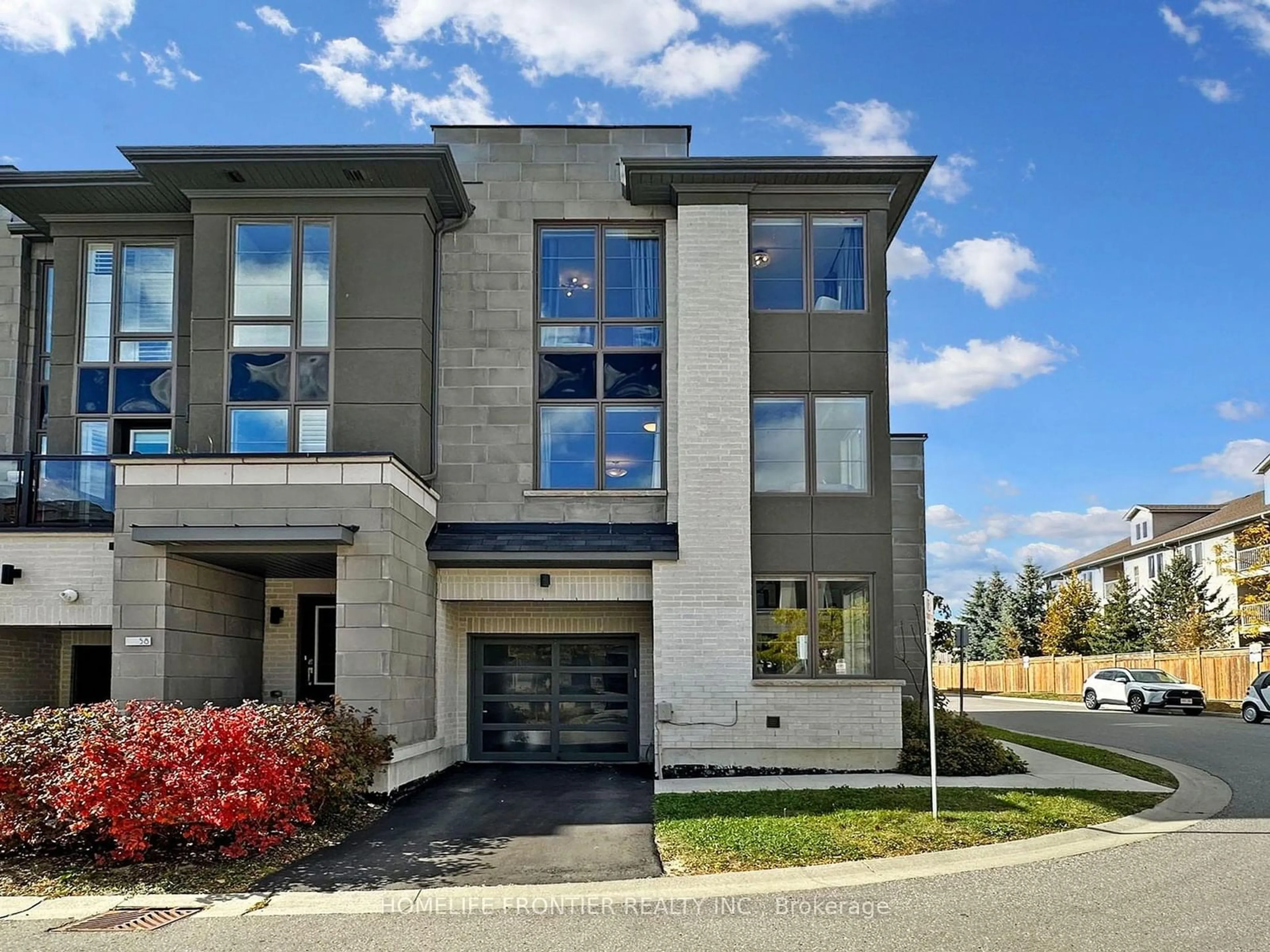 A pic from exterior of the house or condo, the street view for 60 Pallock Hill Way, Whitby Ontario L1R 0N5