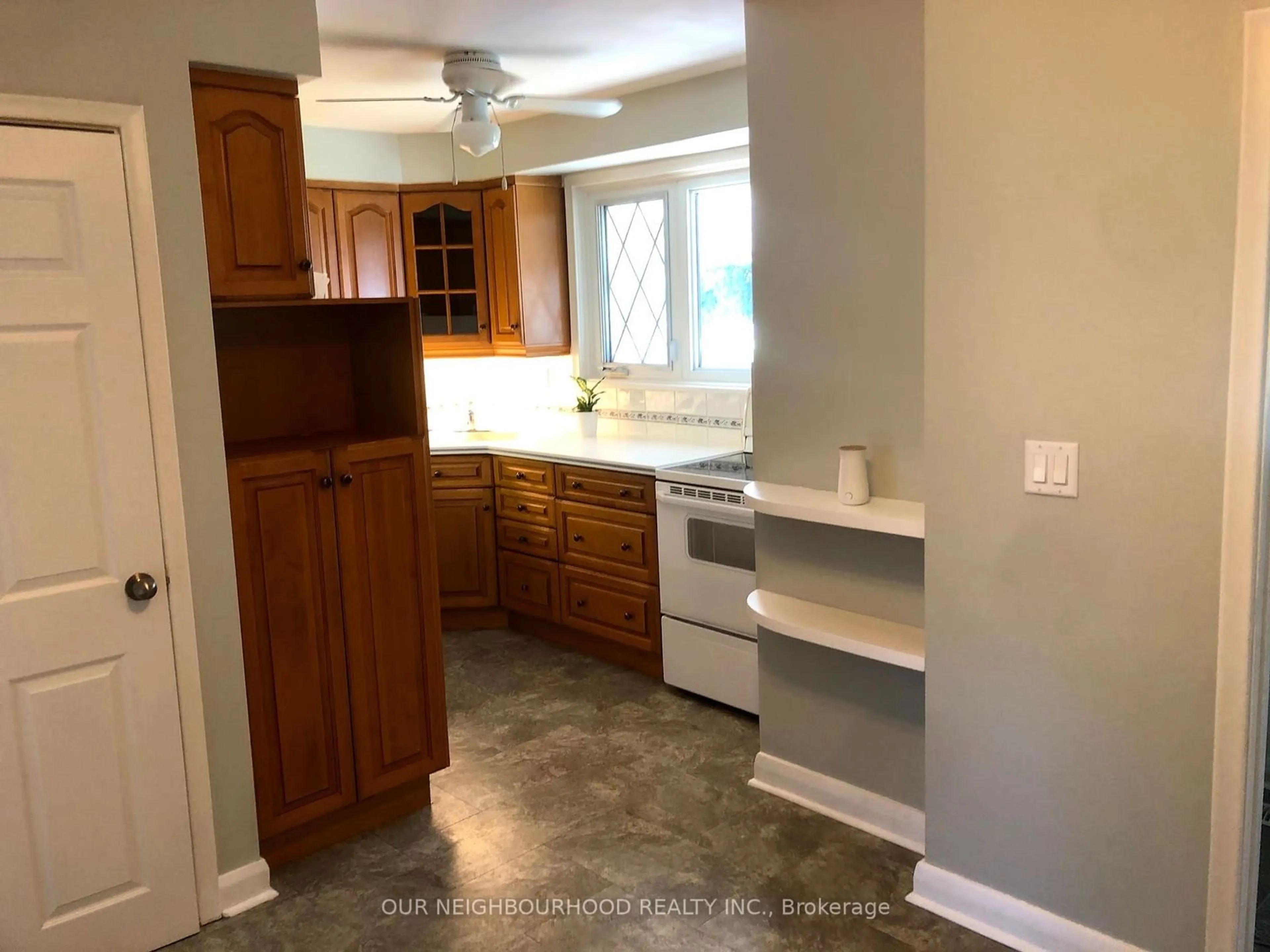 Standard kitchen, not visible floor, cottage for 583 Shakespeare Ave, Oshawa Ontario L1H 3H5