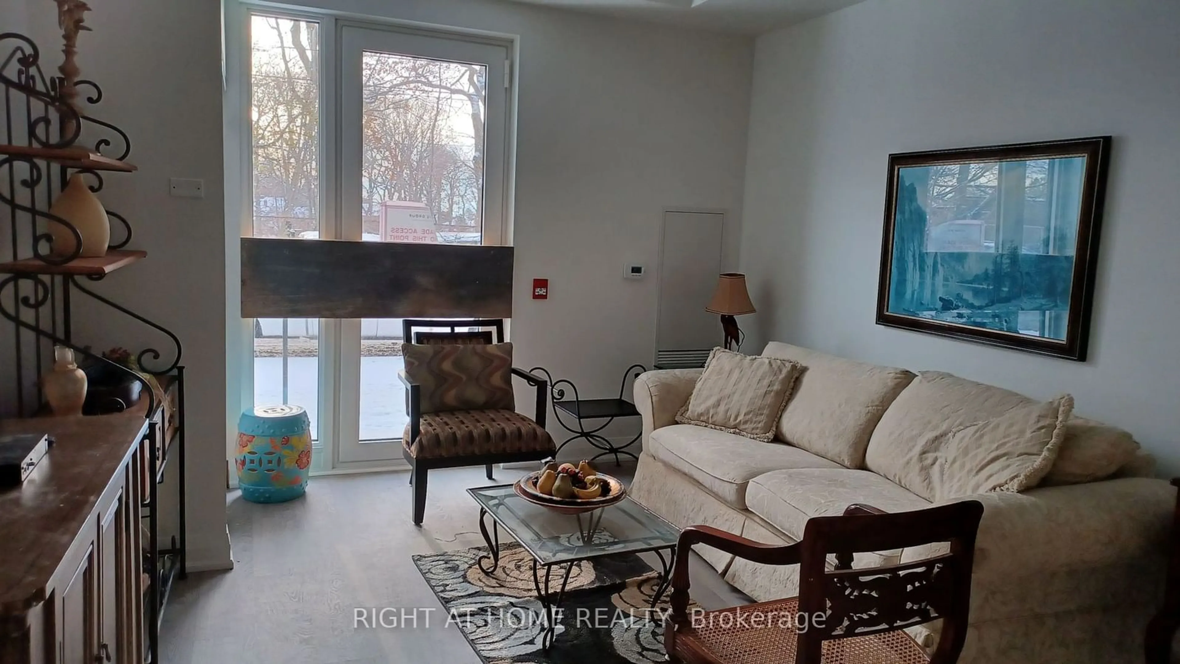 Living room, wood floors for 1400 Kingston Rd #102, Toronto Ontario M1N 0C2