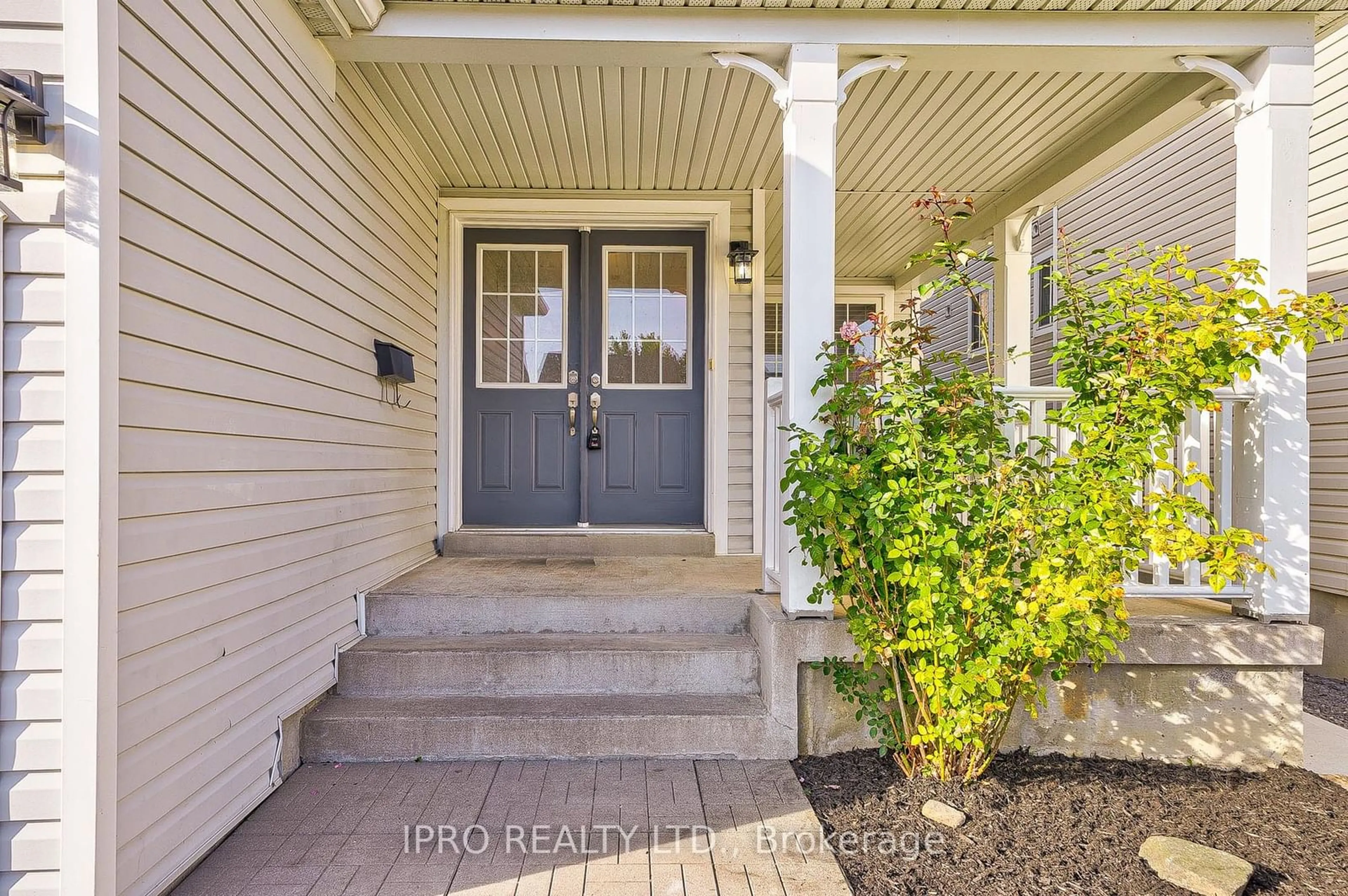 Indoor entryway, wood floors for 1638 Coldstream Dr, Oshawa Ontario L1K 3B5