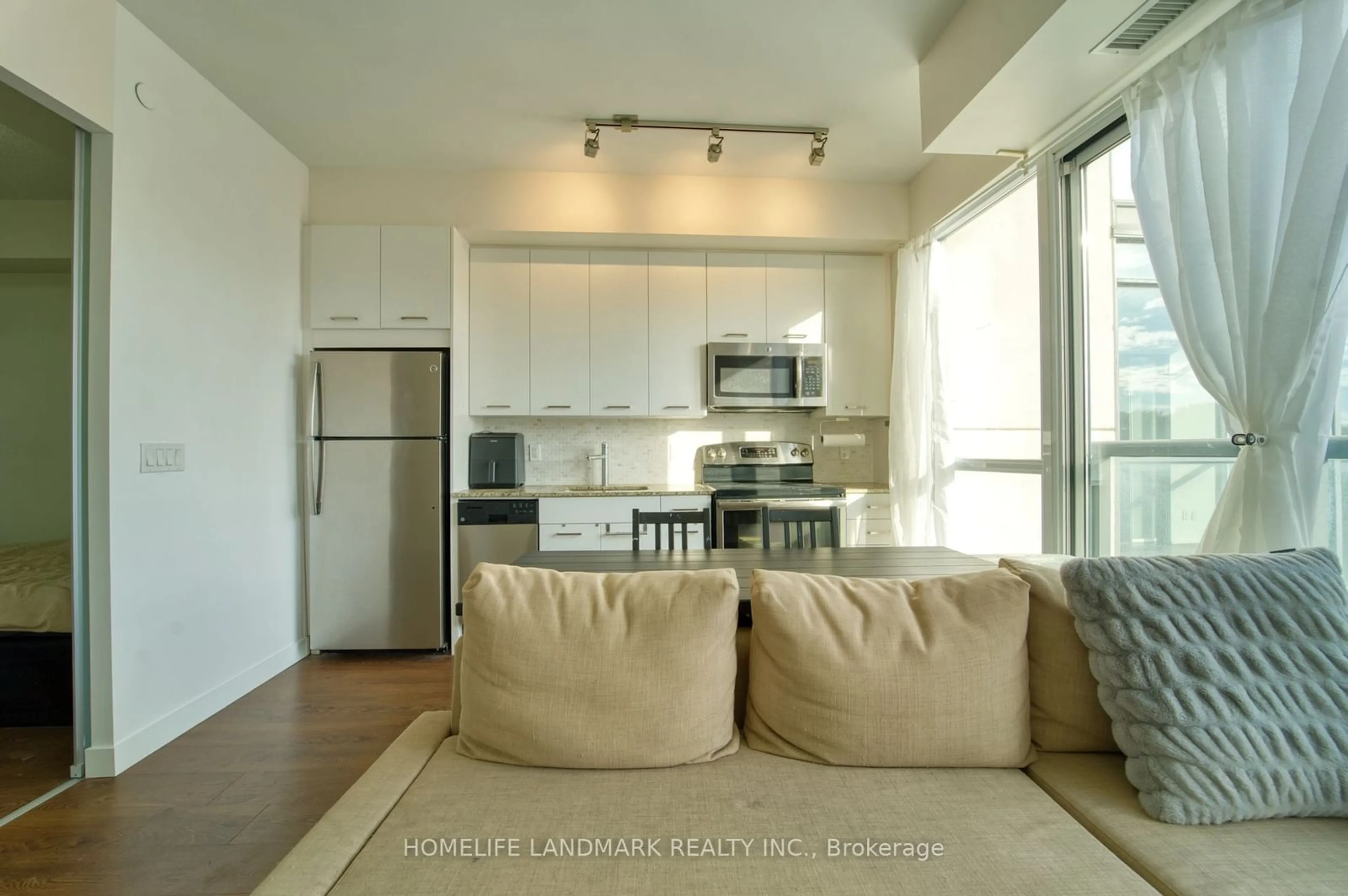 Open concept kitchen for 2055 Danforth Ave #509, Toronto Ontario M4C 1J8