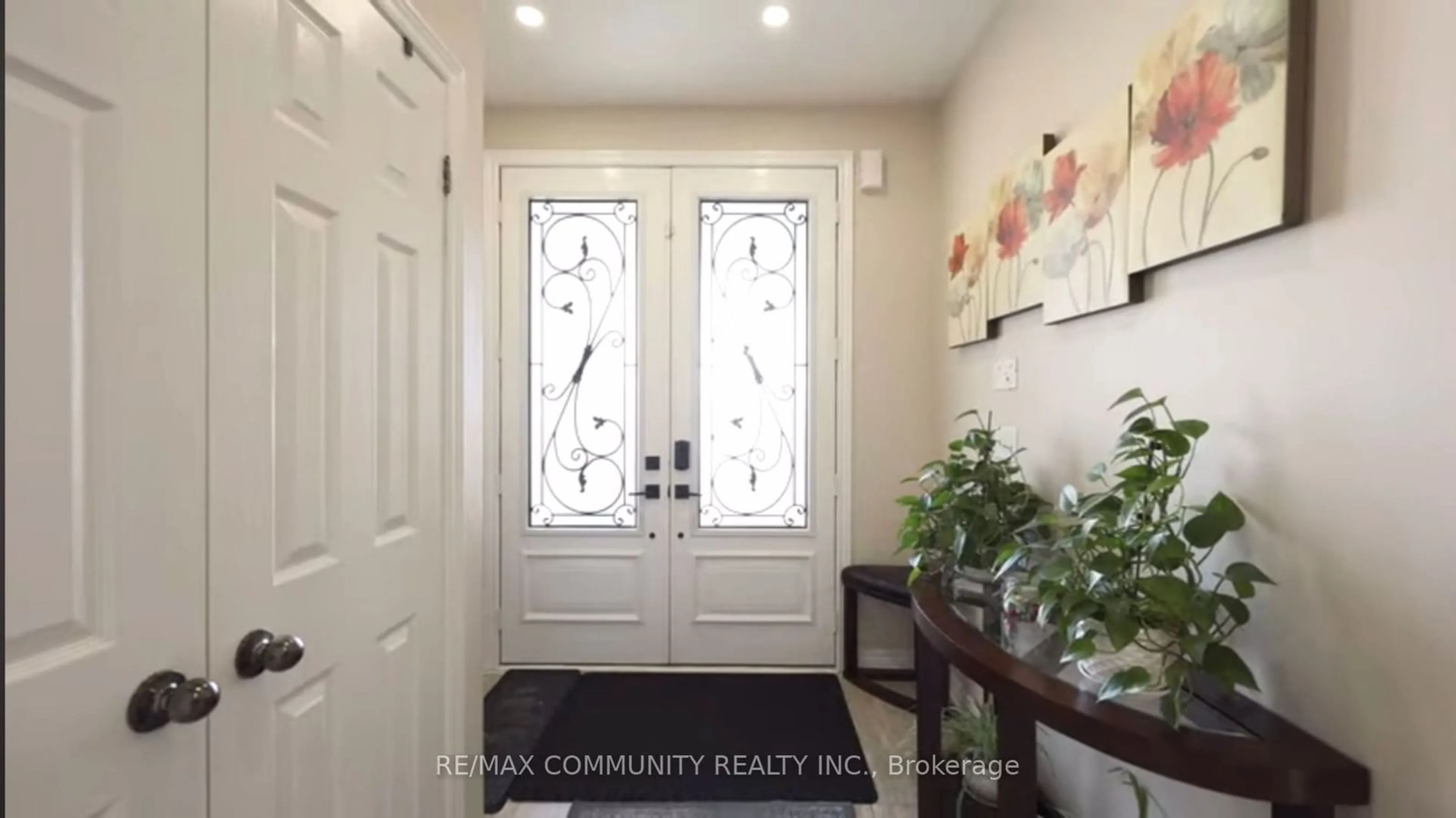 Indoor entryway, wood floors for 63 Buxton Lane, Clarington Ontario L1C 0J5