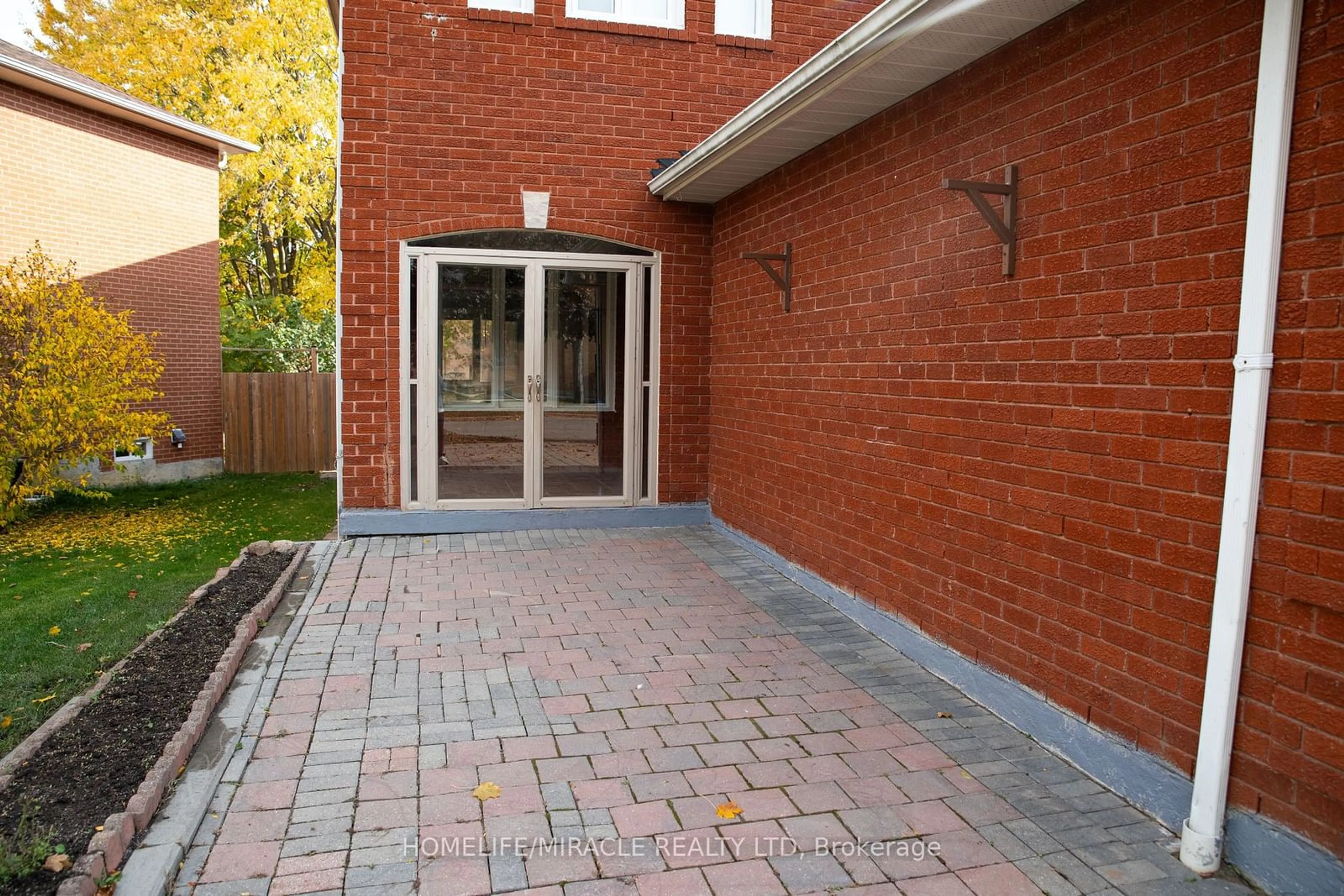 Patio, the front or back of building for 1945 Pine Grove Ave, Pickering Ontario L1V 6R4