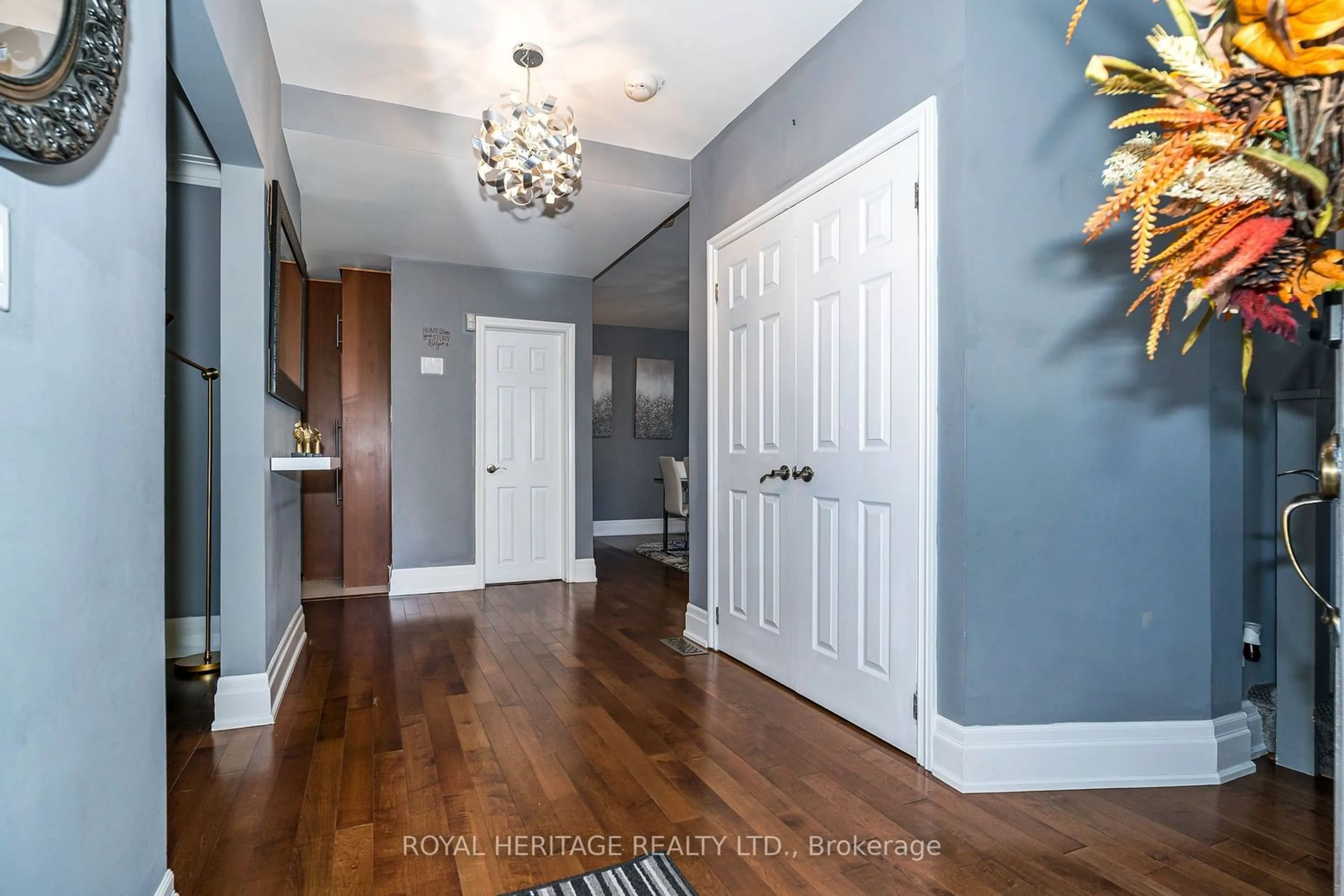 Indoor entryway, wood floors for 91 Colonial Ave, Toronto Ontario M1M 2C4