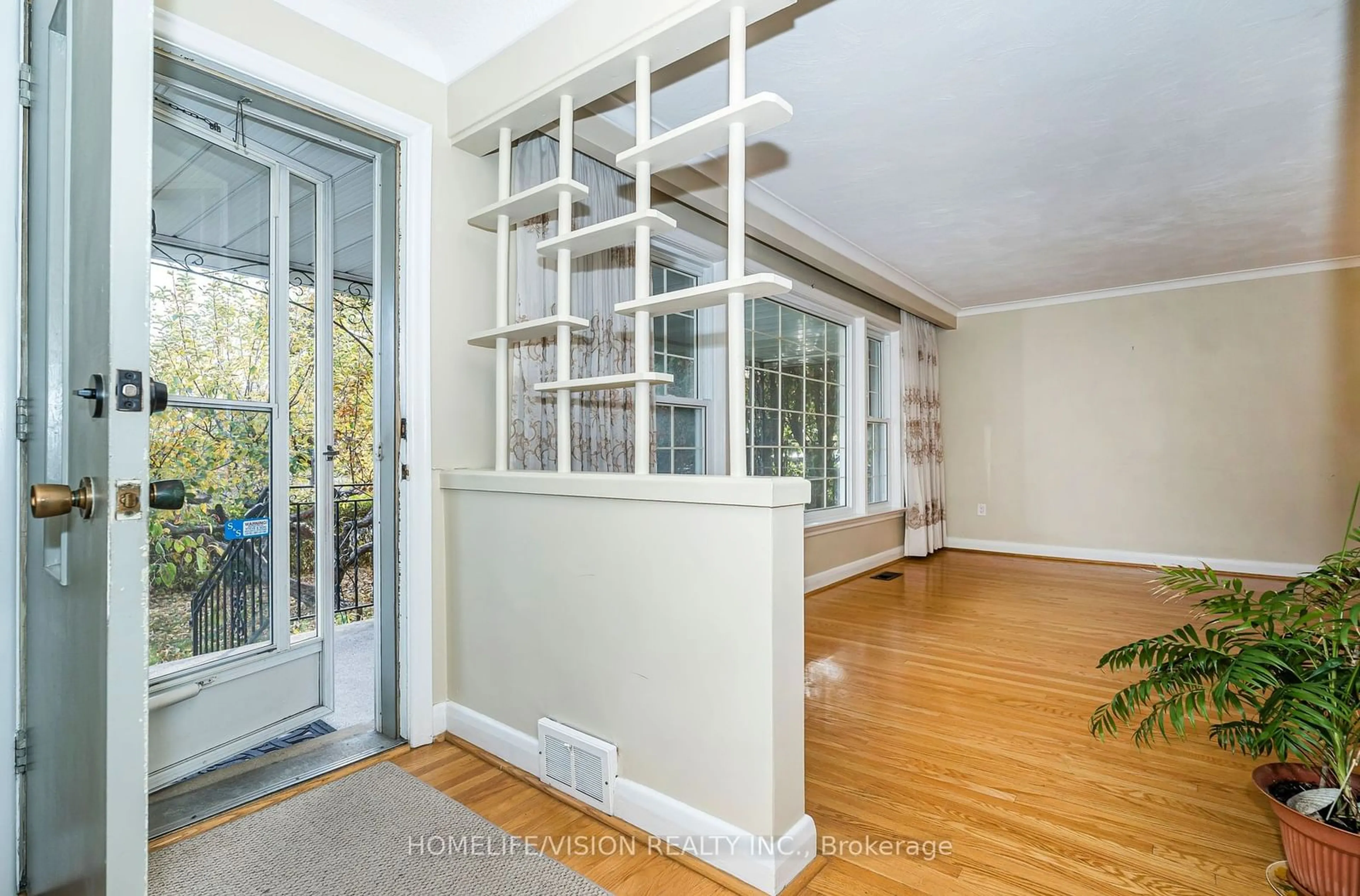 Indoor entryway, wood floors for 4 Elinor Ave, Toronto Ontario M1R 3H2