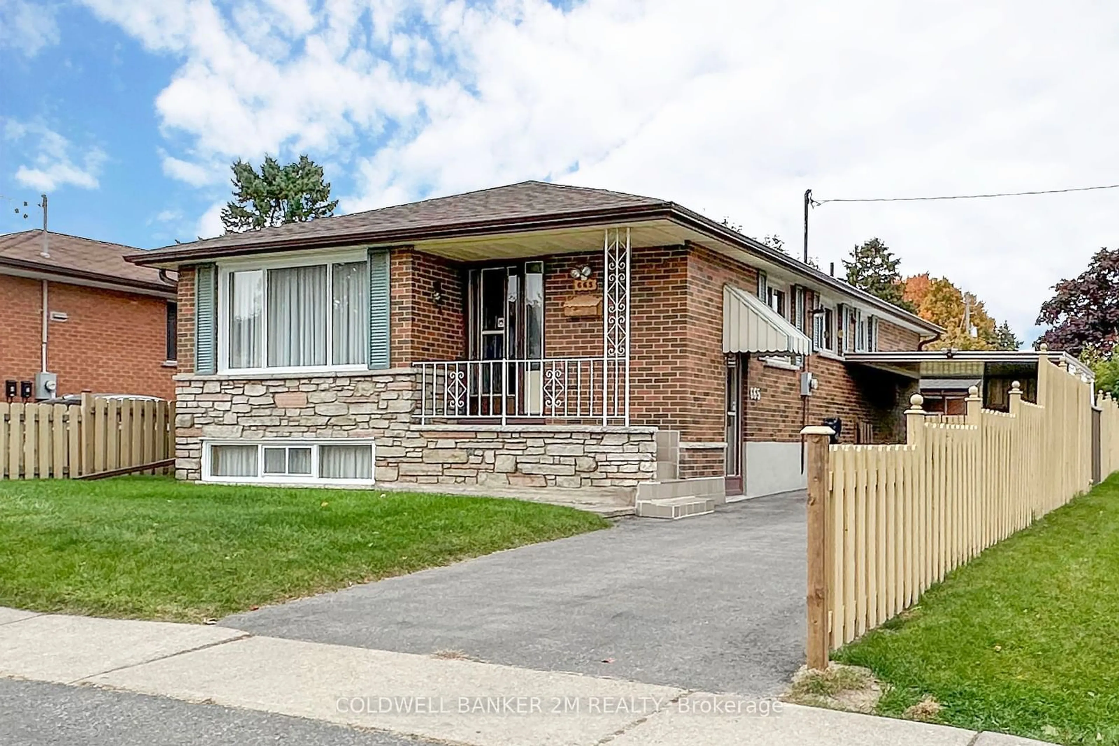 Frontside or backside of a home, cottage for 665 Montcalm Ave, Oshawa Ontario L1J 2H3