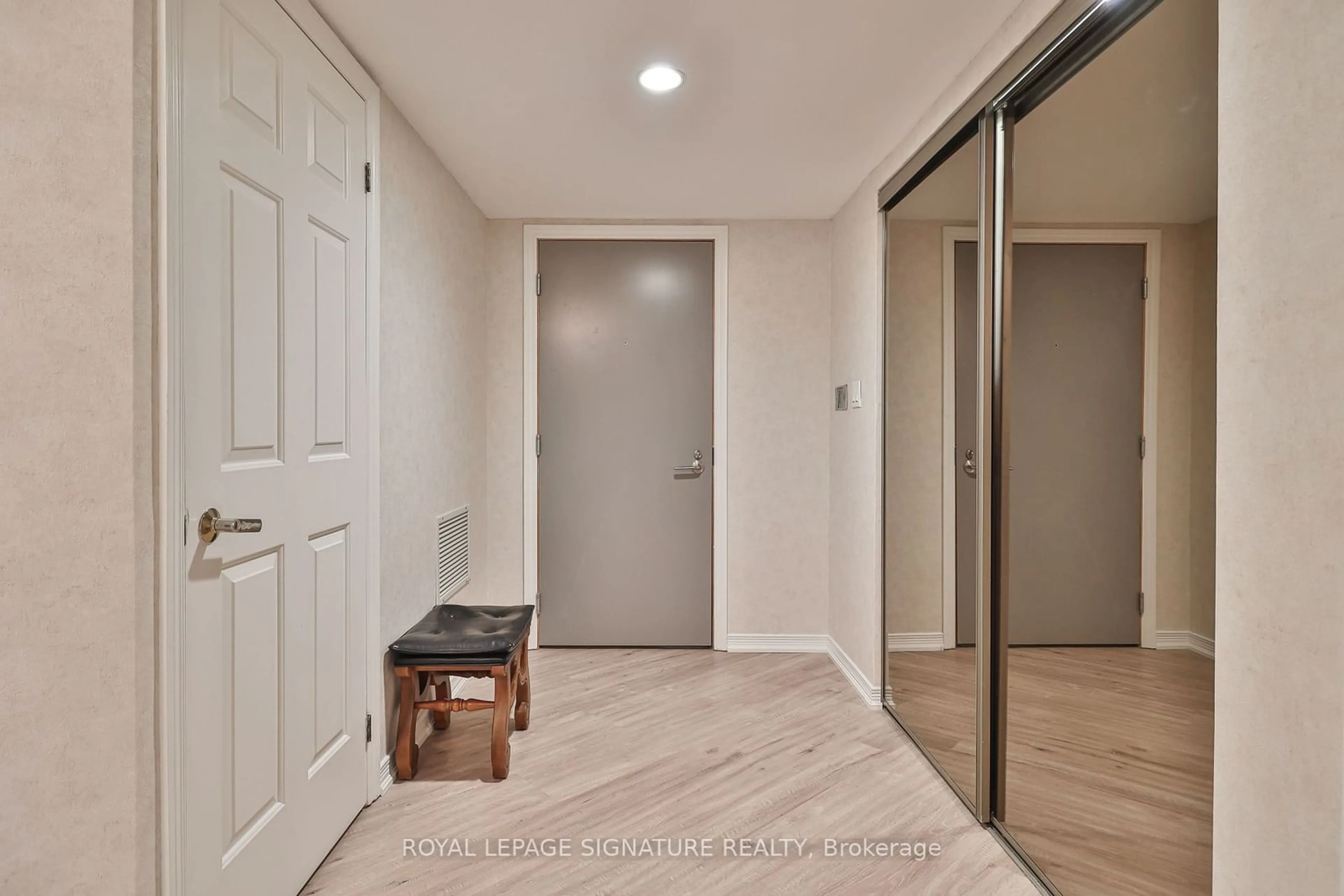 Indoor entryway, wood floors for 700 Wilson Rd #101, Oshawa Ontario L1G 7T5