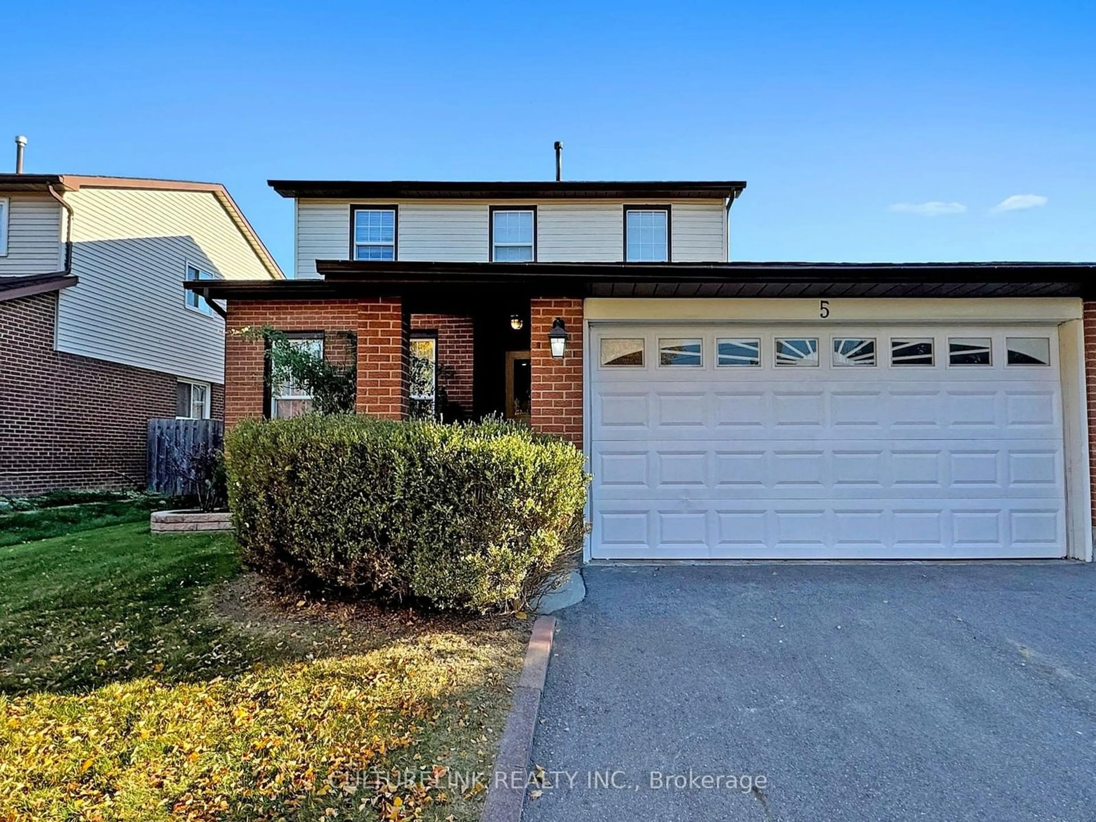 Frontside or backside of a home, the street view for 5 Haven Hill Sq, Toronto Ontario M1V 1M3