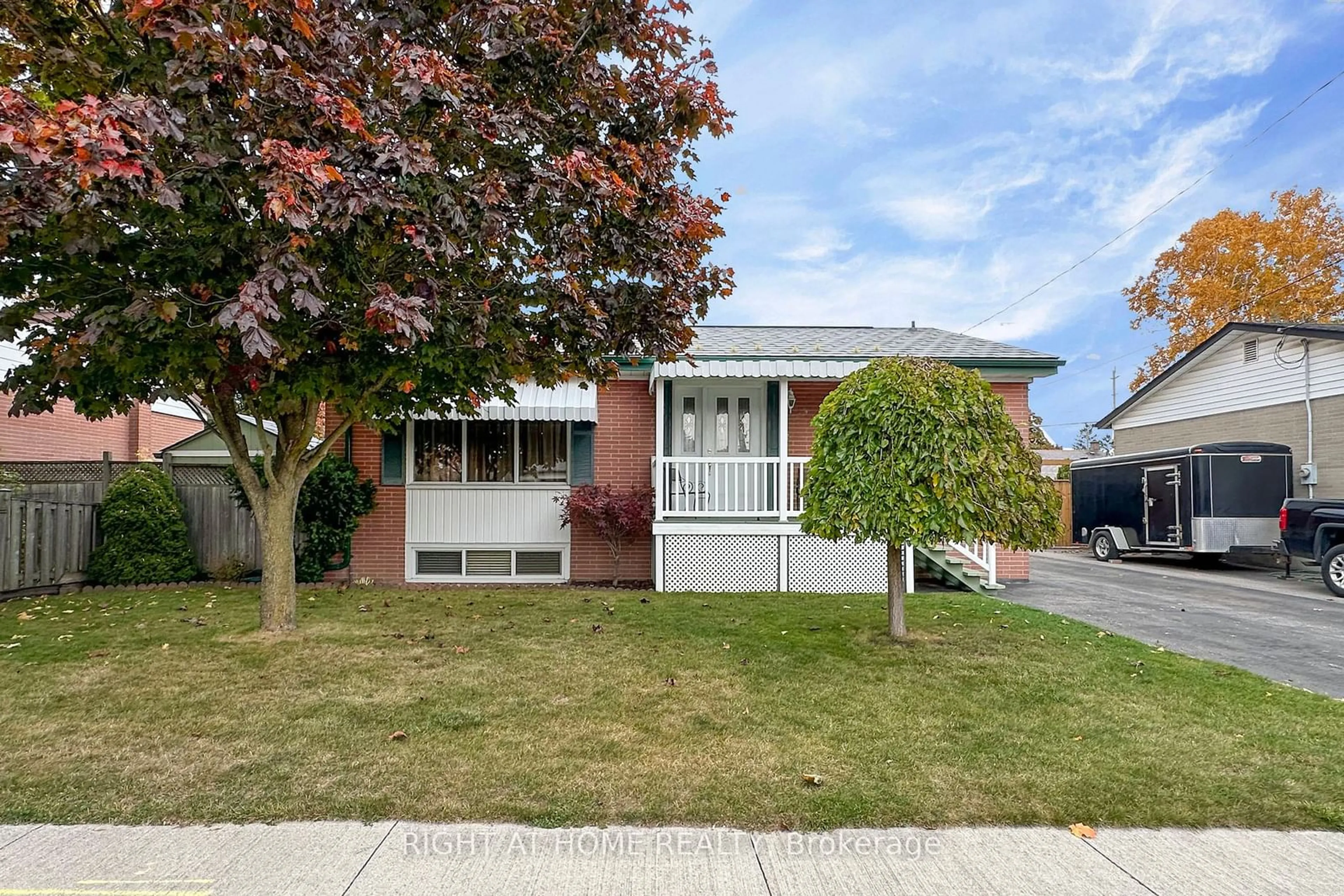 Frontside or backside of a home, the street view for 923 Bayview Ave, Whitby Ontario L1N 1E2