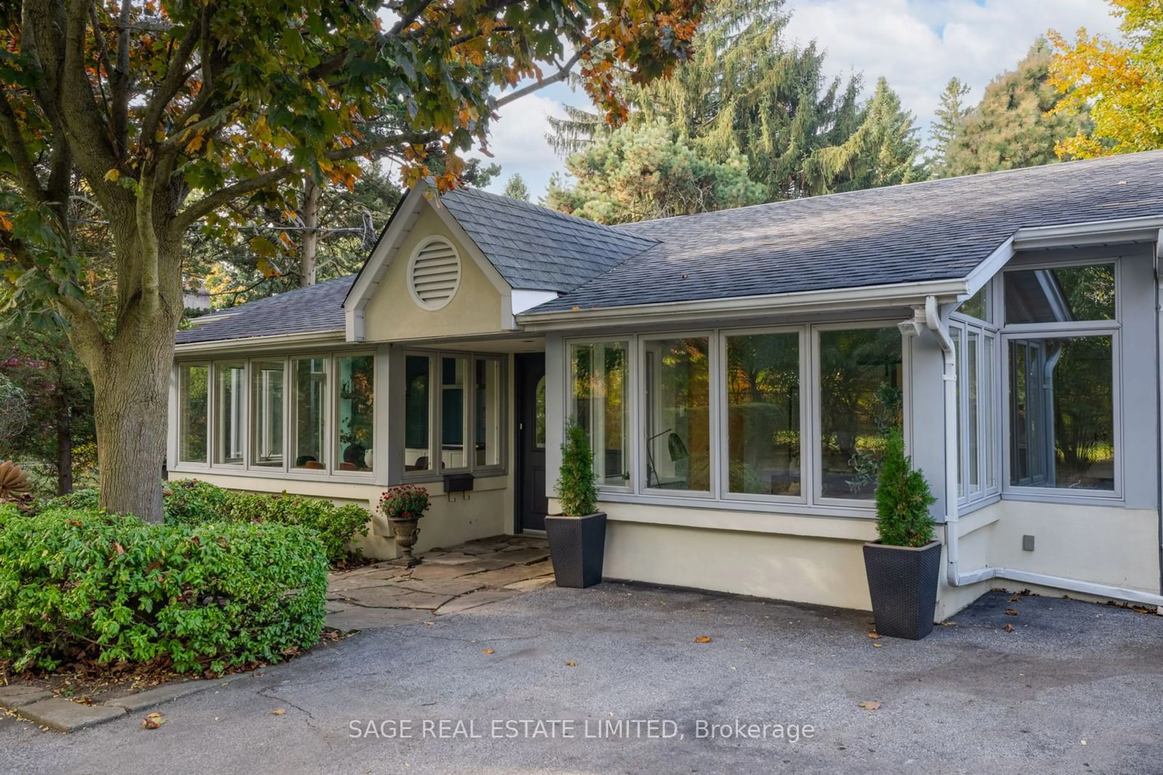 Indoor foyer for 10 Wynnview Crt, Toronto Ontario M1N 3K3