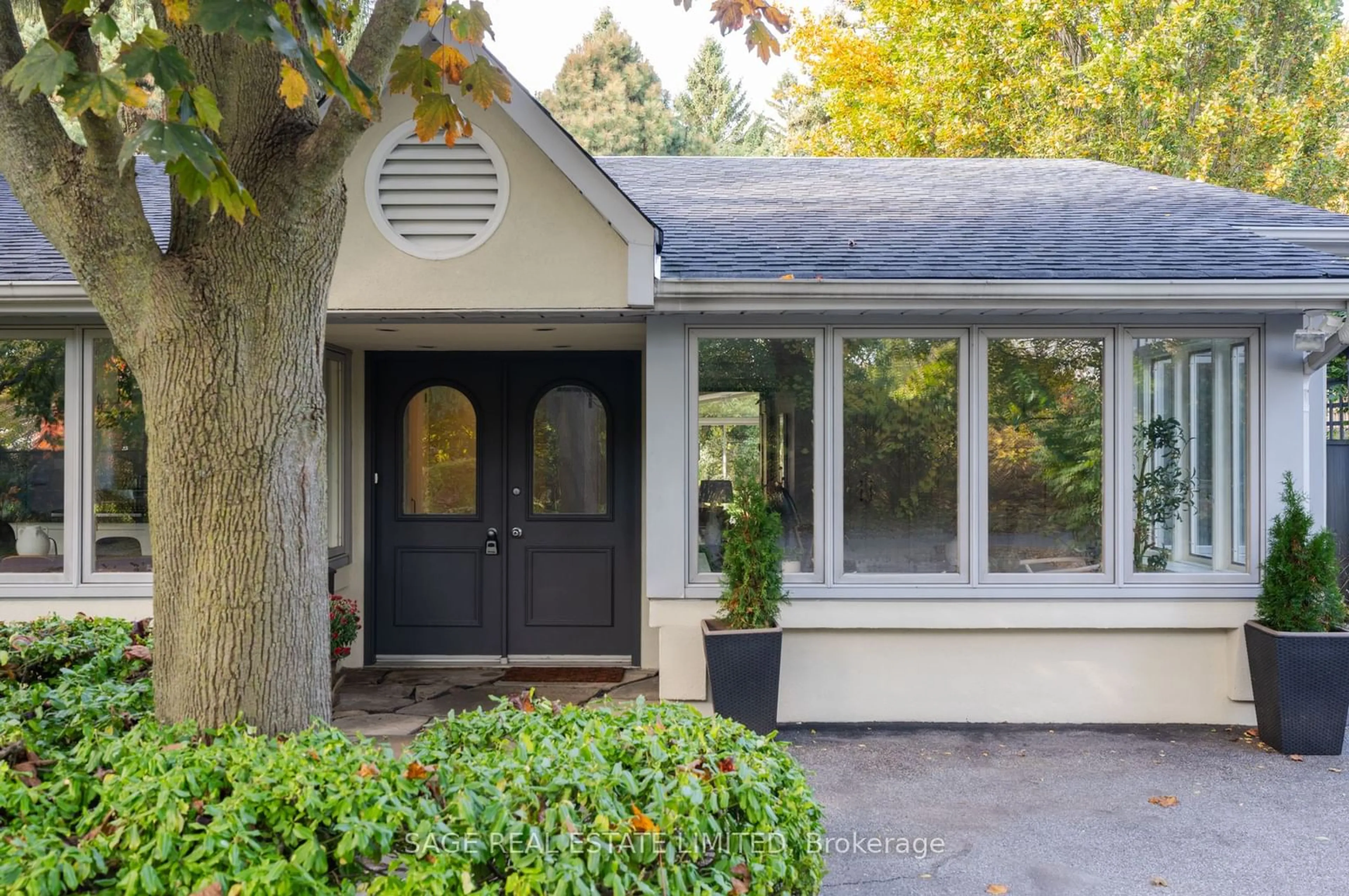 Indoor entryway, wood floors for 10 Wynnview Crt, Toronto Ontario M1N 3K3