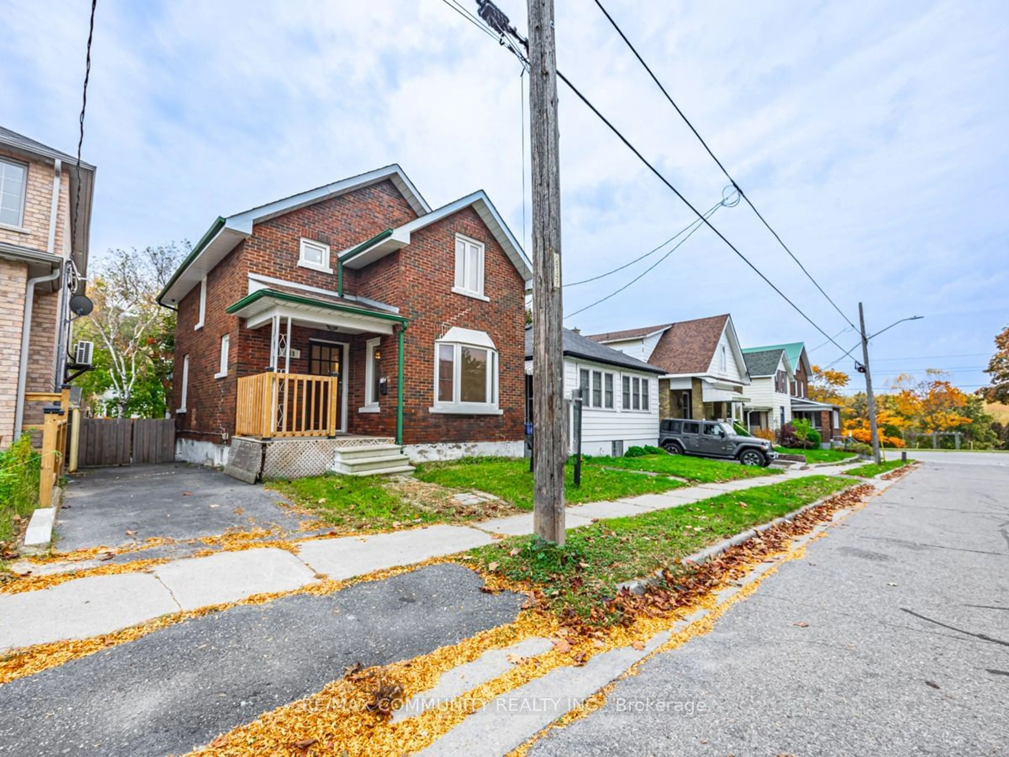 Frontside or backside of a home, the street view for 111 Elgin St, Oshawa Ontario L1G 1S5