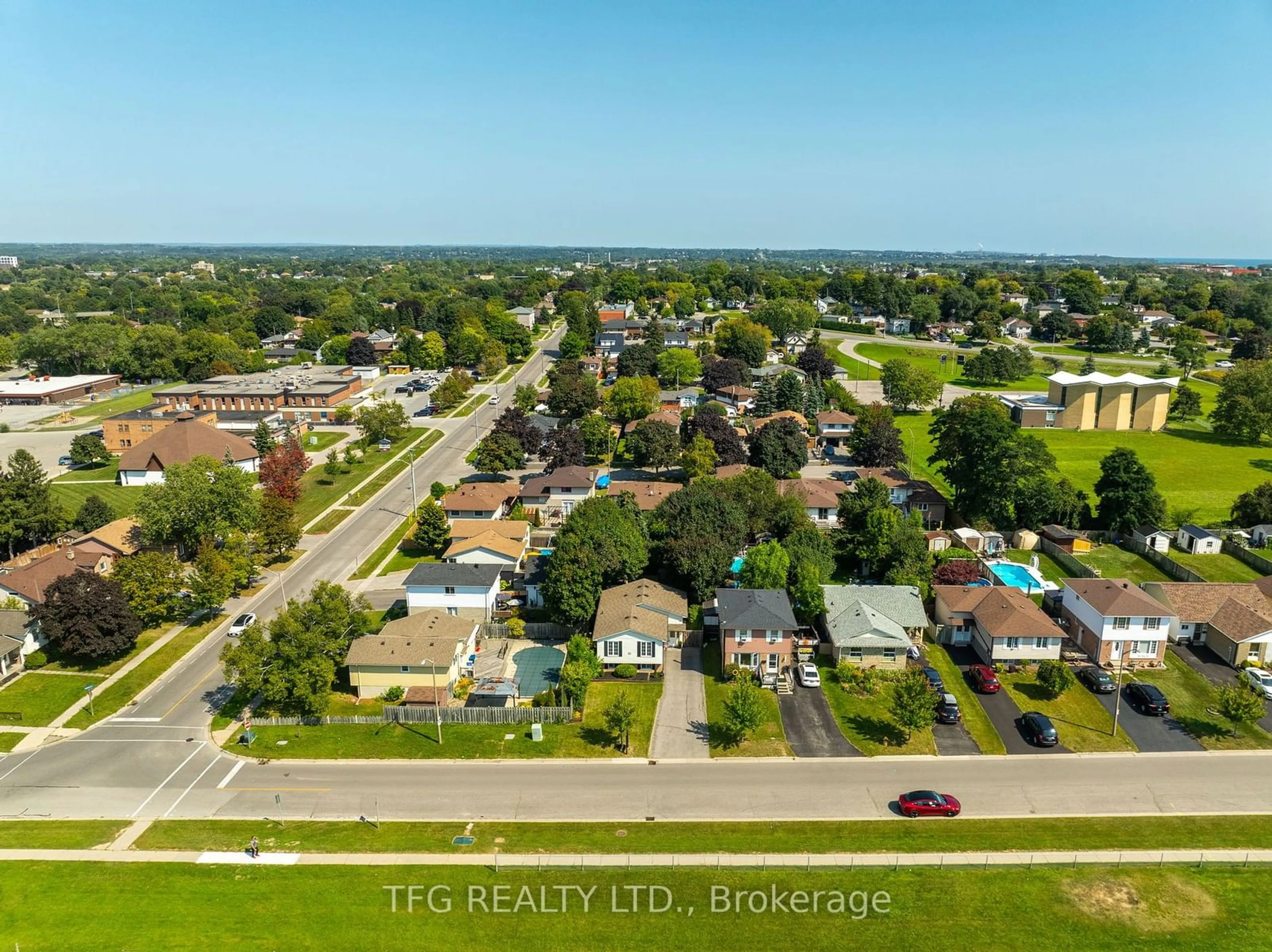 Frontside or backside of a home, the street view for 525 Laval St, Oshawa Ontario L1J 6L8