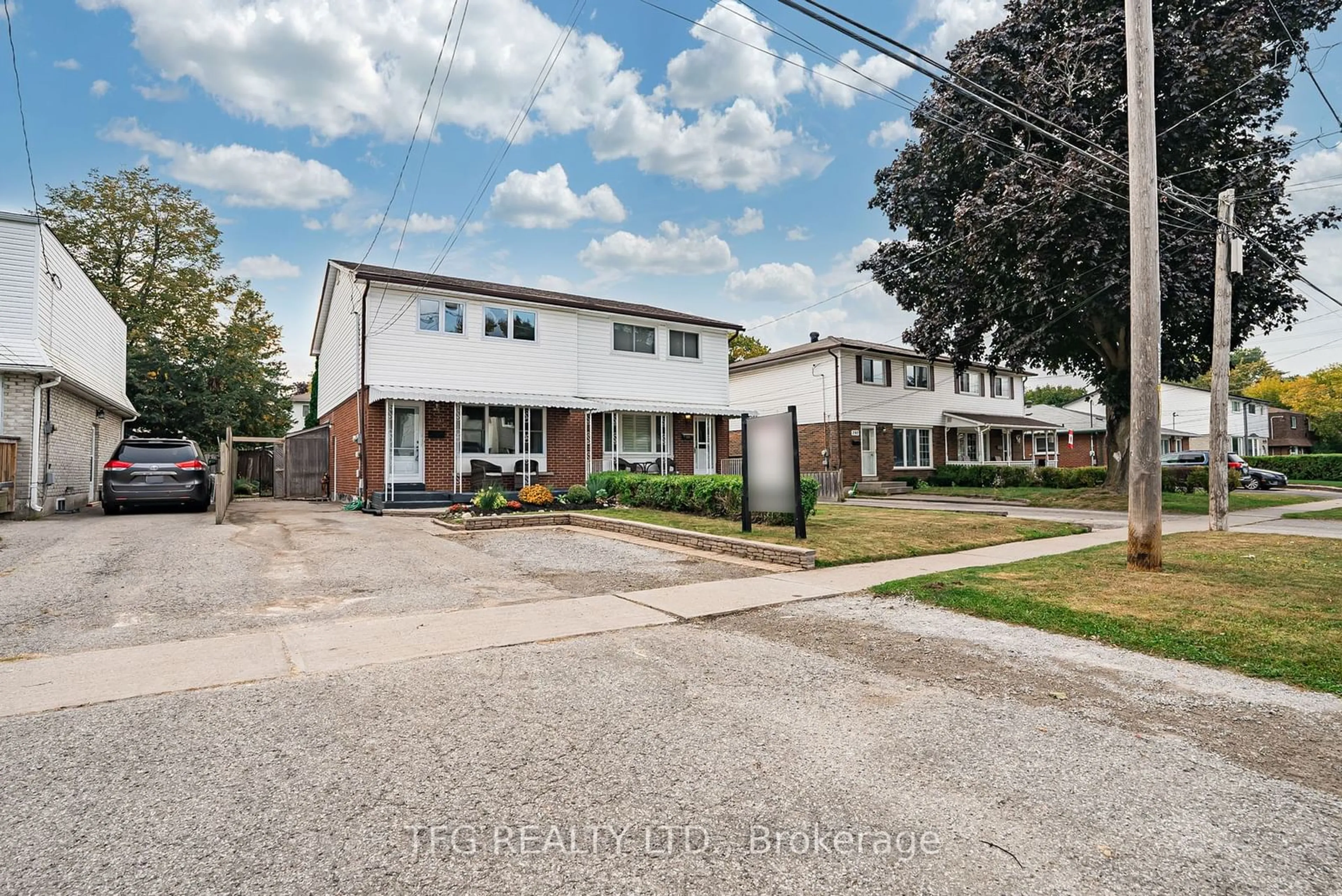 Frontside or backside of a home, the street view for 298 Waverly St, Oshawa Ontario L1J 5V6