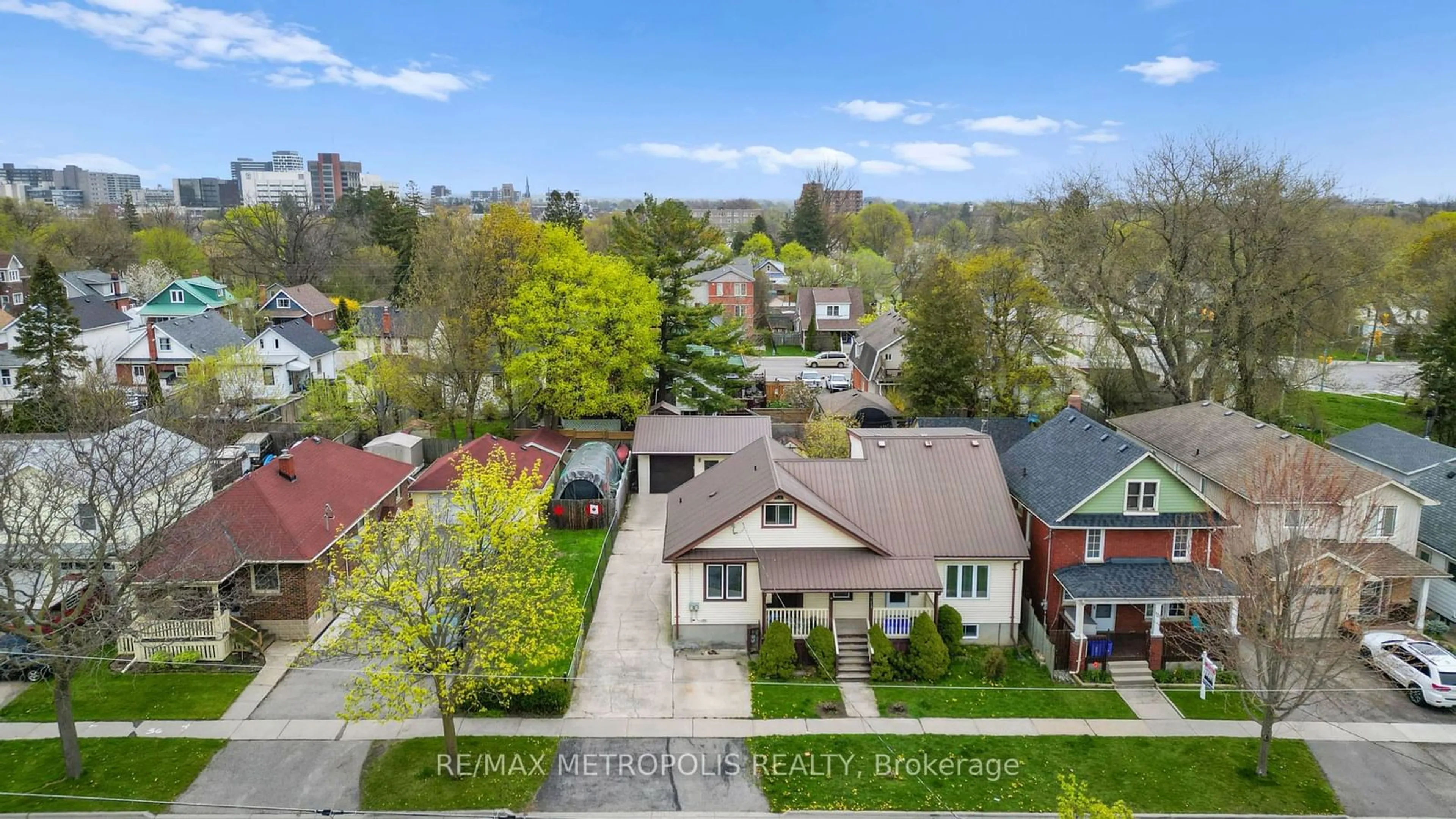 Frontside or backside of a home, the street view for 117 Montrave Ave, Oshawa Ontario L1J 4R6