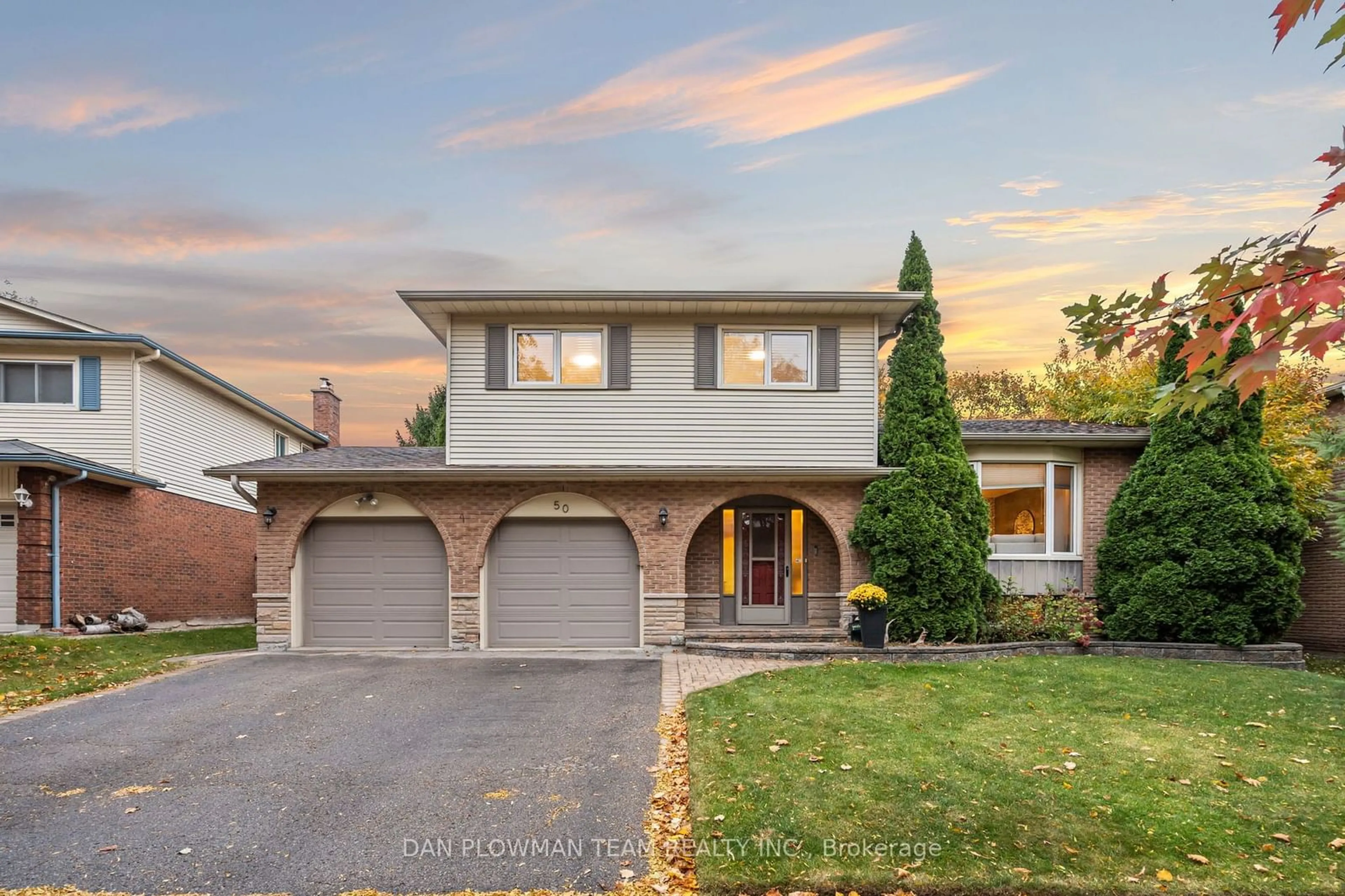 Frontside or backside of a home, the street view for 50 Evergreen Dr, Whitby Ontario L1N 6N6