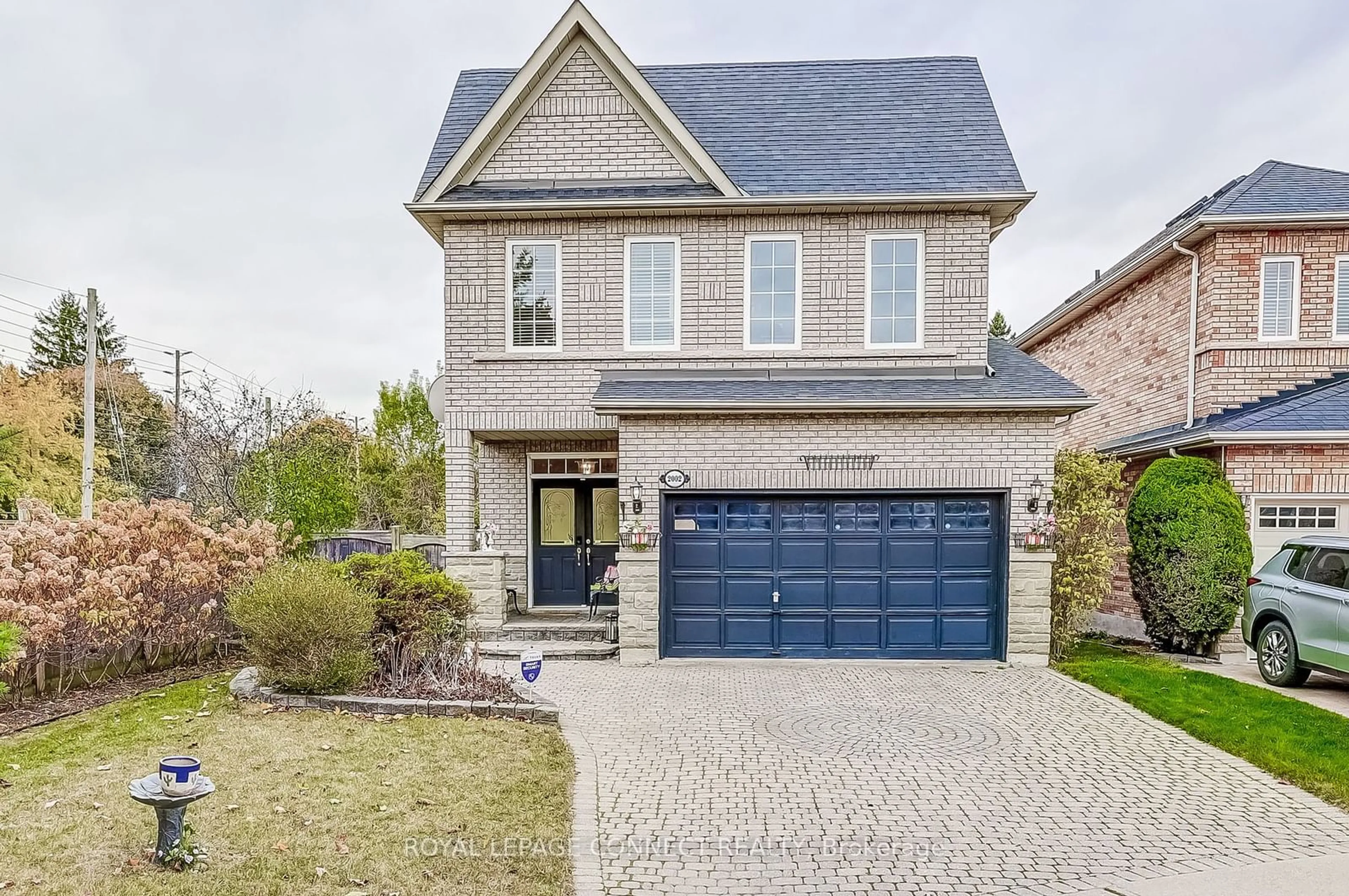 Home with brick exterior material for 2002 Bloomfield Crt, Pickering Ontario L1X 2W8