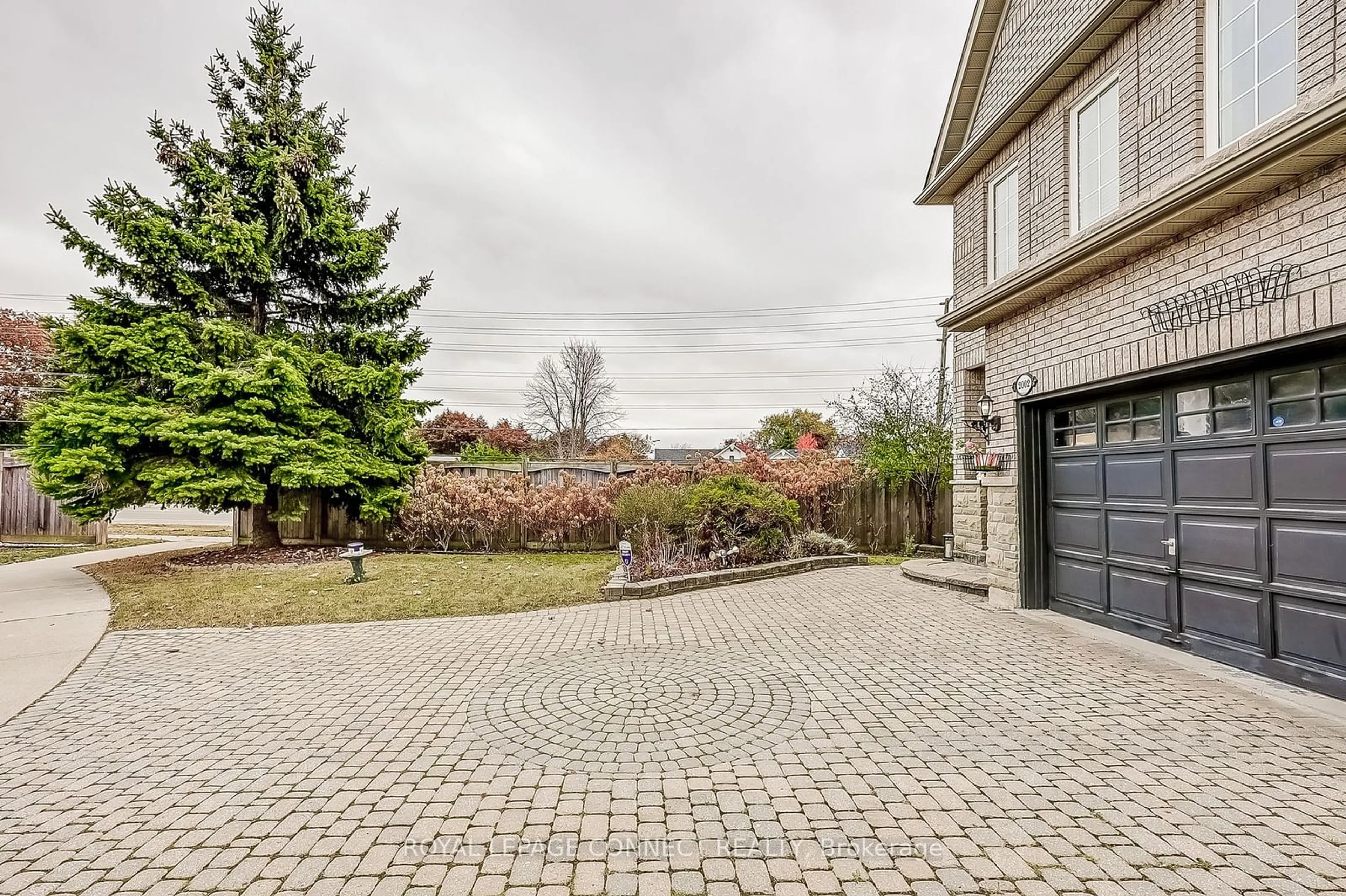 Patio, the street view for 2002 Bloomfield Crt, Pickering Ontario L1X 2W8